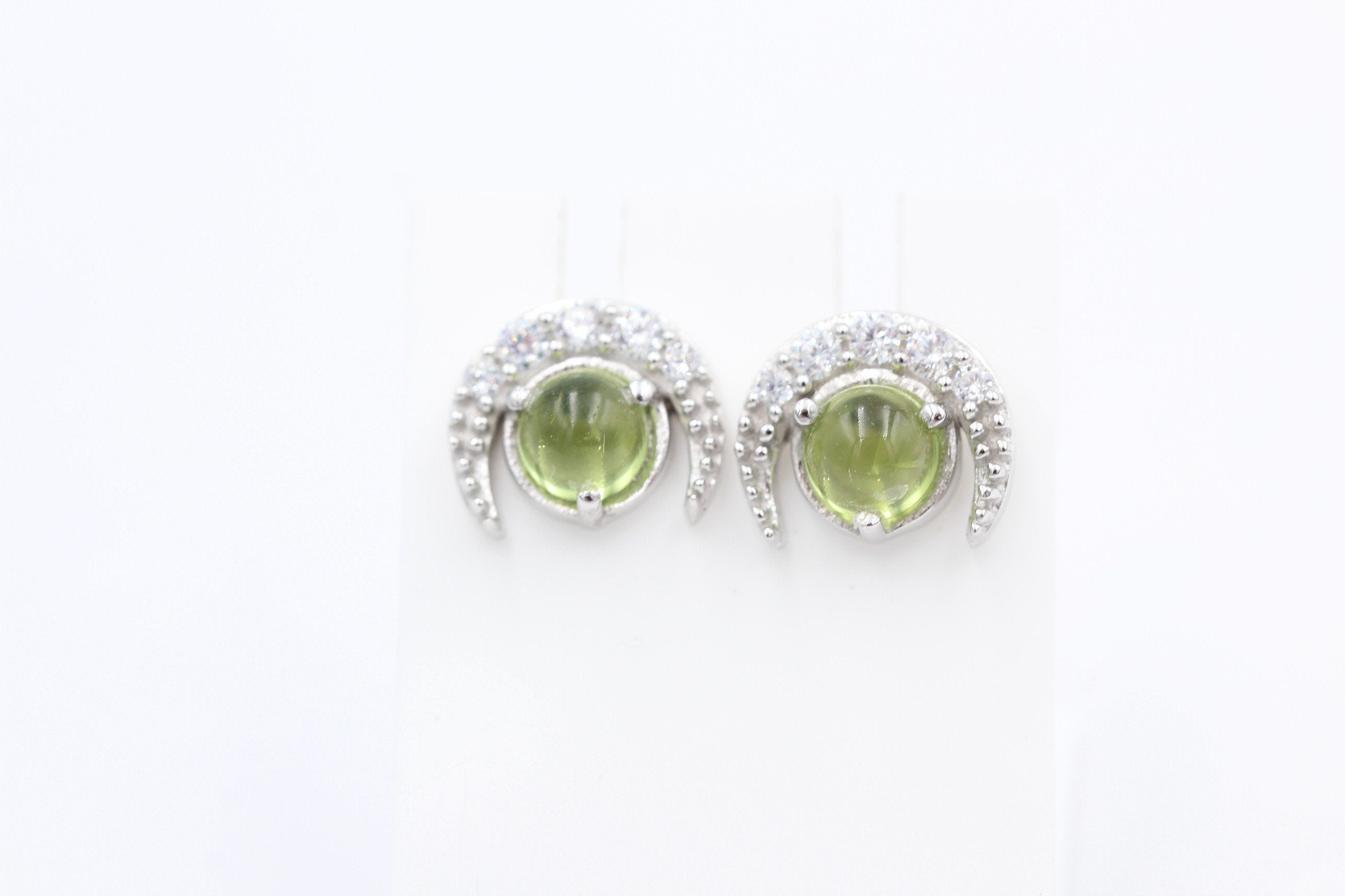 Edle 1,10 Carat Peridot Mondohrstecker 925 Silber maigrüner Edelstein Olivin