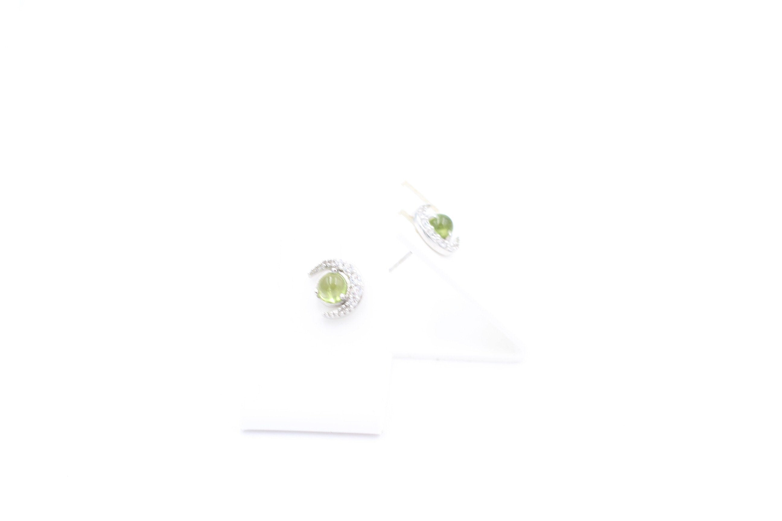 Edle 1,10 Carat Peridot Mondohrstecker 925 Silber maigrüner Edelstein Olivin