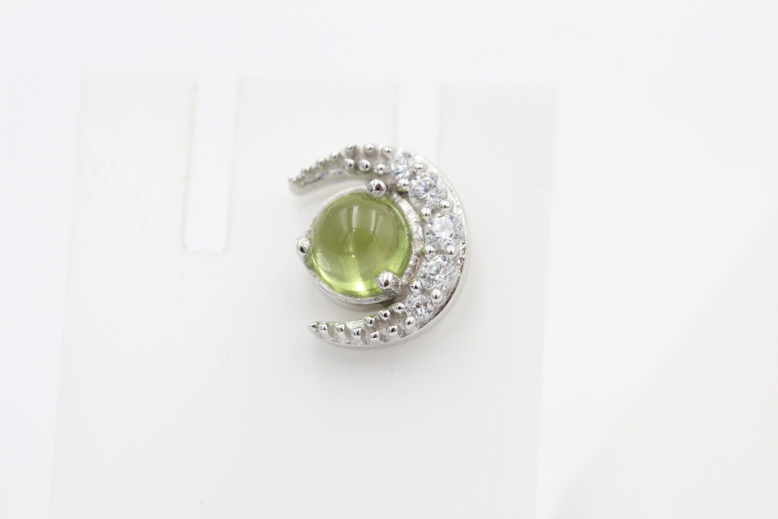 Edle 1,10 Carat Peridot Mondohrstecker 925 Silber maigrüner Edelstein Olivin