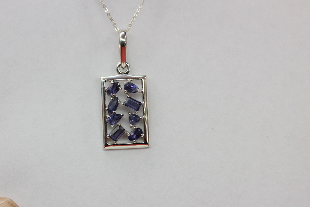 Edler 1,12 Carat Iolith Anhanger 925 Silber  Wassersaphir Luchssaphir