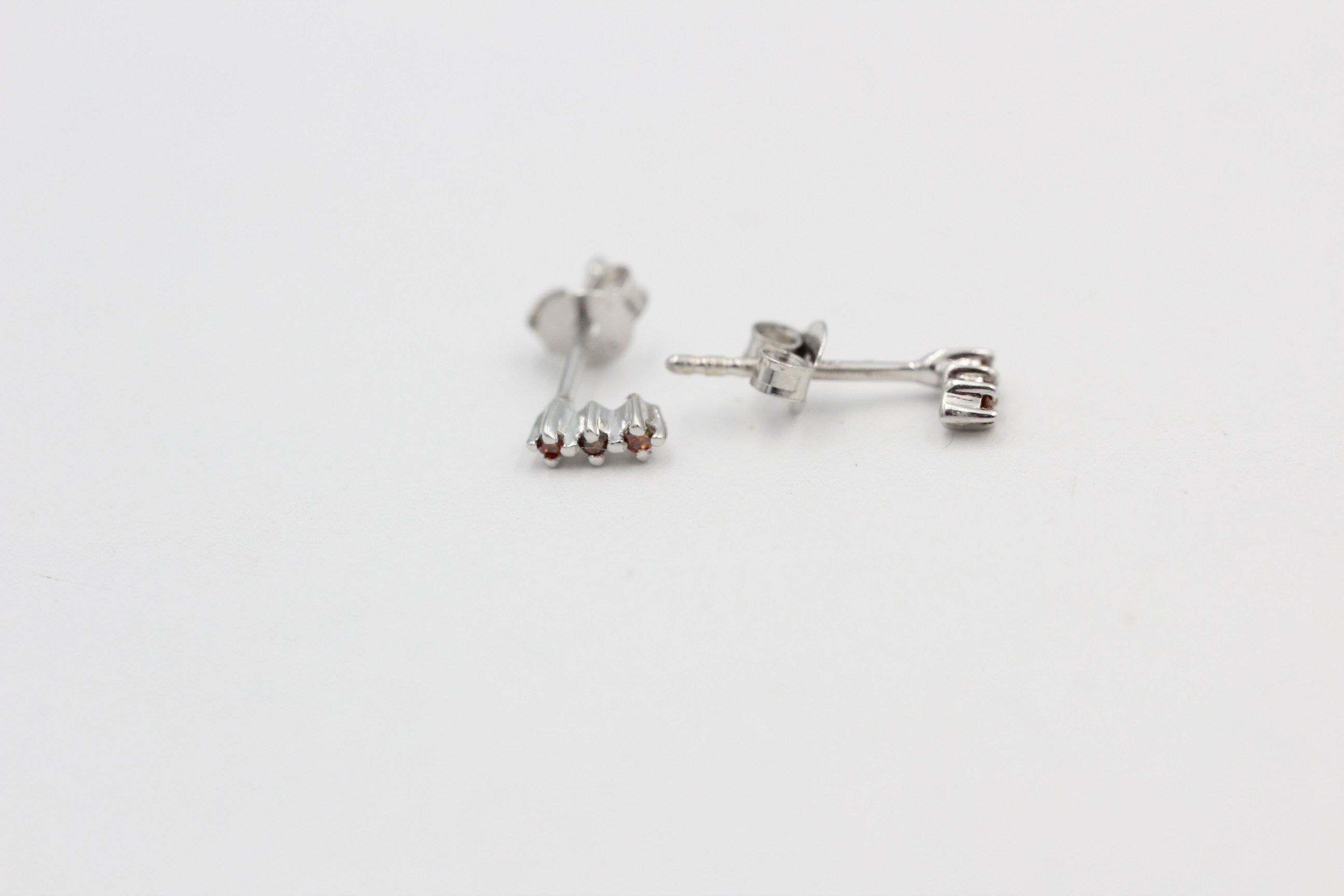 Edle 0,05 Carat rote Diamant Ohrstecker 925 Silber Diamantohrstecker I2 - I3