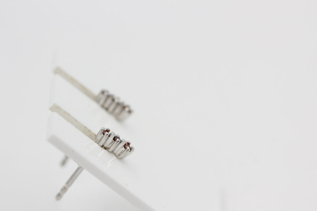 Edle 0,05 Carat rote Diamant Ohrstecker 925 Silber Diamantohrstecker I2 - I3
