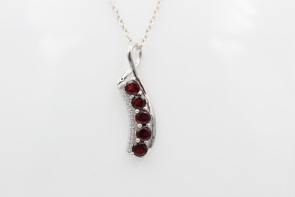 1,55 Carat Granat Anhänger 925 Silber mit Zirkonia  Granatanhänger blutroter Edelstein