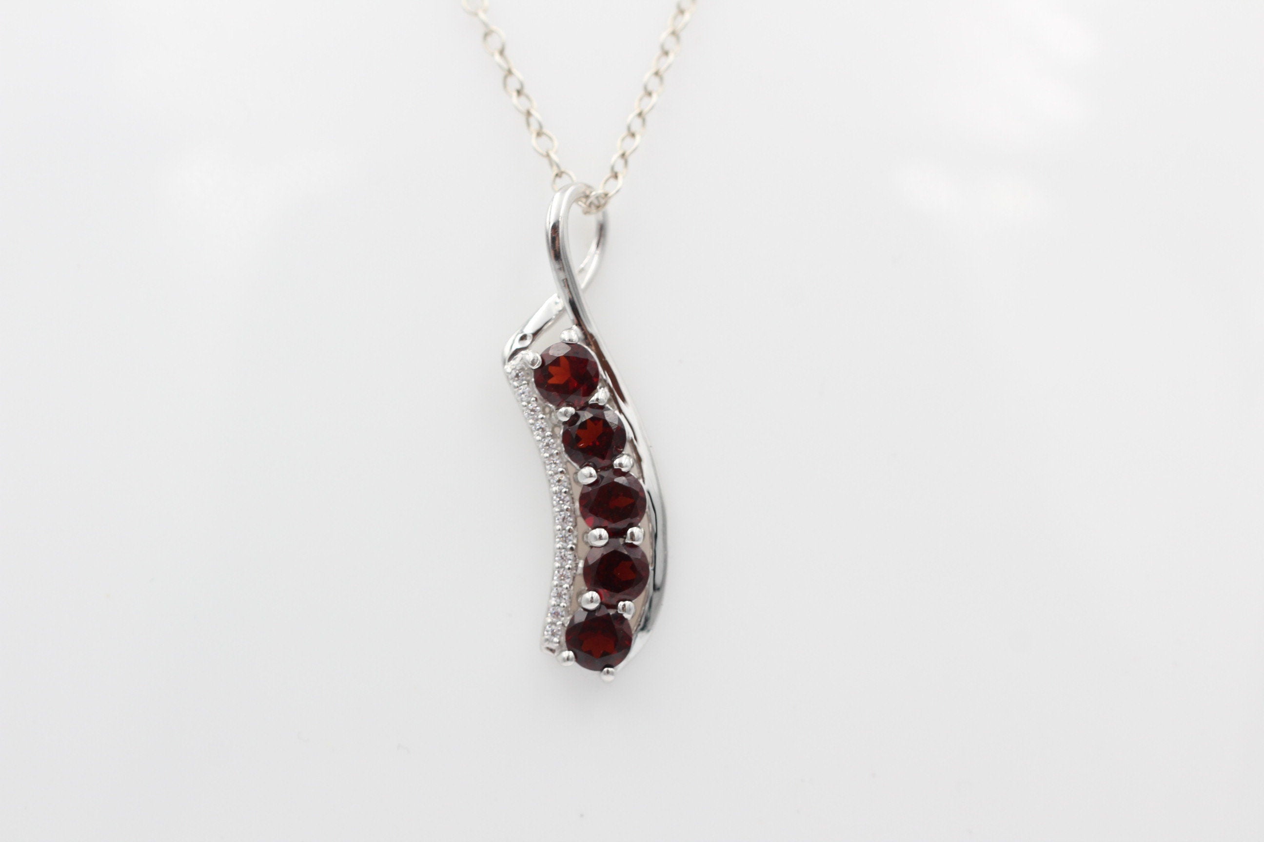 1,55 Carat Granat Anhänger 925 Silber mit Zirkonia  Granatanhänger blutroter Edelstein