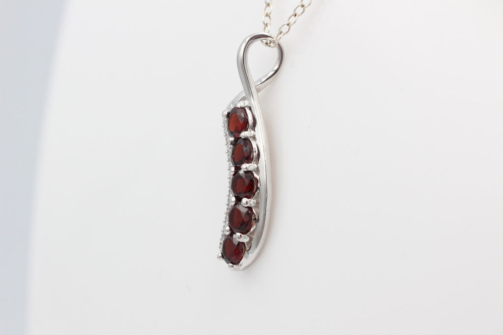 1,55 Carat Granat Anhänger 925 Silber mit Zirkonia  Granatanhänger blutroter Edelstein