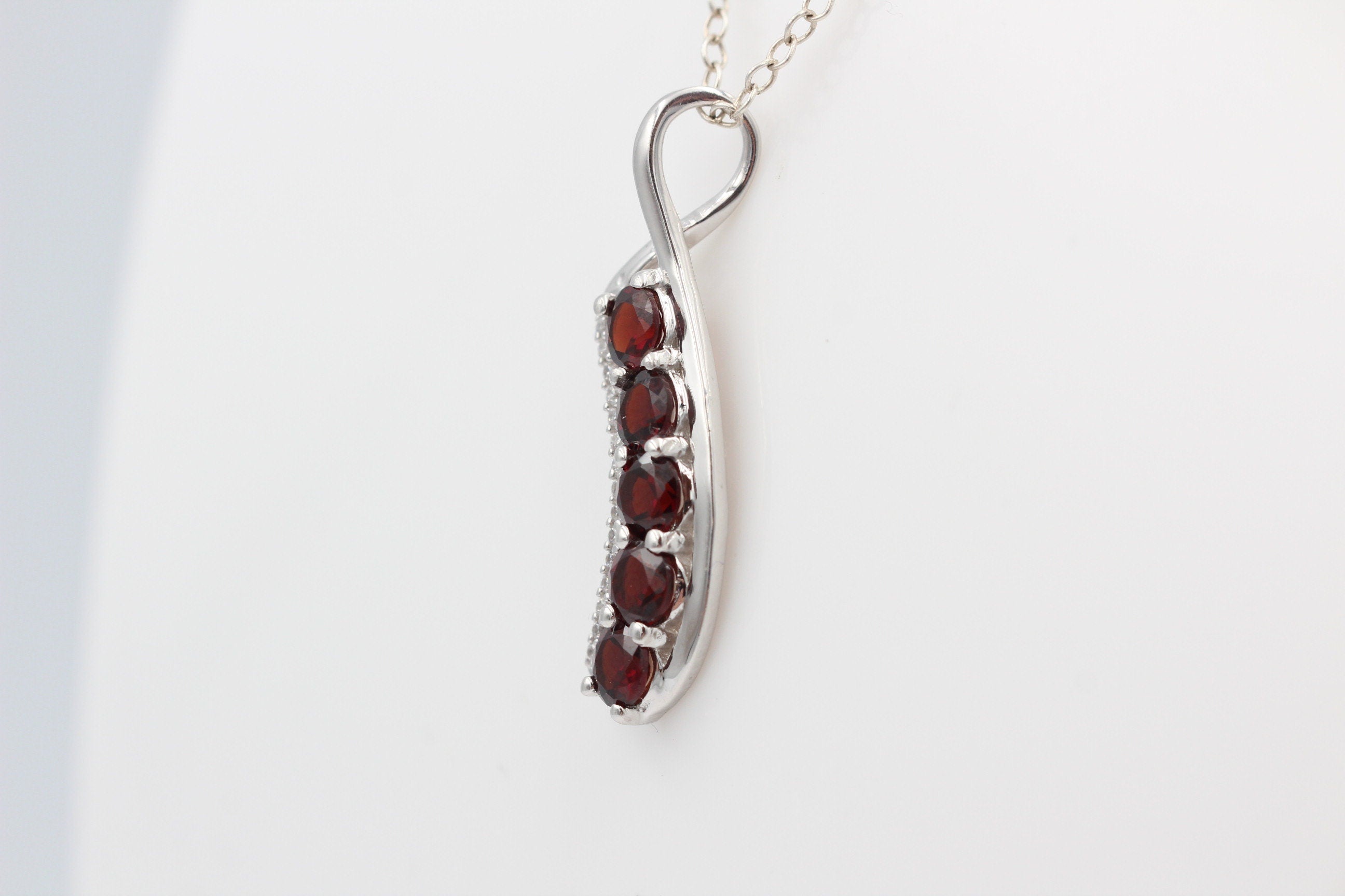 1,55 Carat Granat Anhänger 925 Silber mit Zirkonia  Granatanhänger blutroter Edelstein