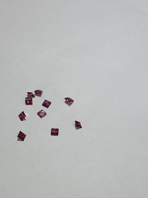 0,39 Carat echter Rhodolith Edelstein in Squareschliff 4 x 4 mm in AAA Qualitat