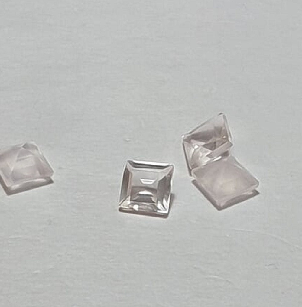0,60 Carat Rosenquarz Edelstein in Squareschliff 5 x 5 mm in AAA Qualitat