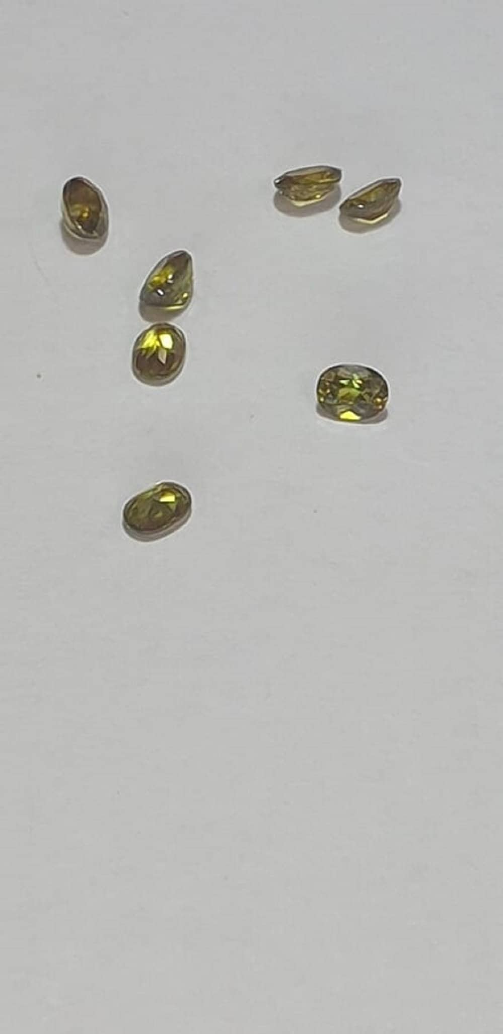 0,29 Carat sehr seltener grüner Sphen VS Qualitat aus Sri Lanka Ovalschliff