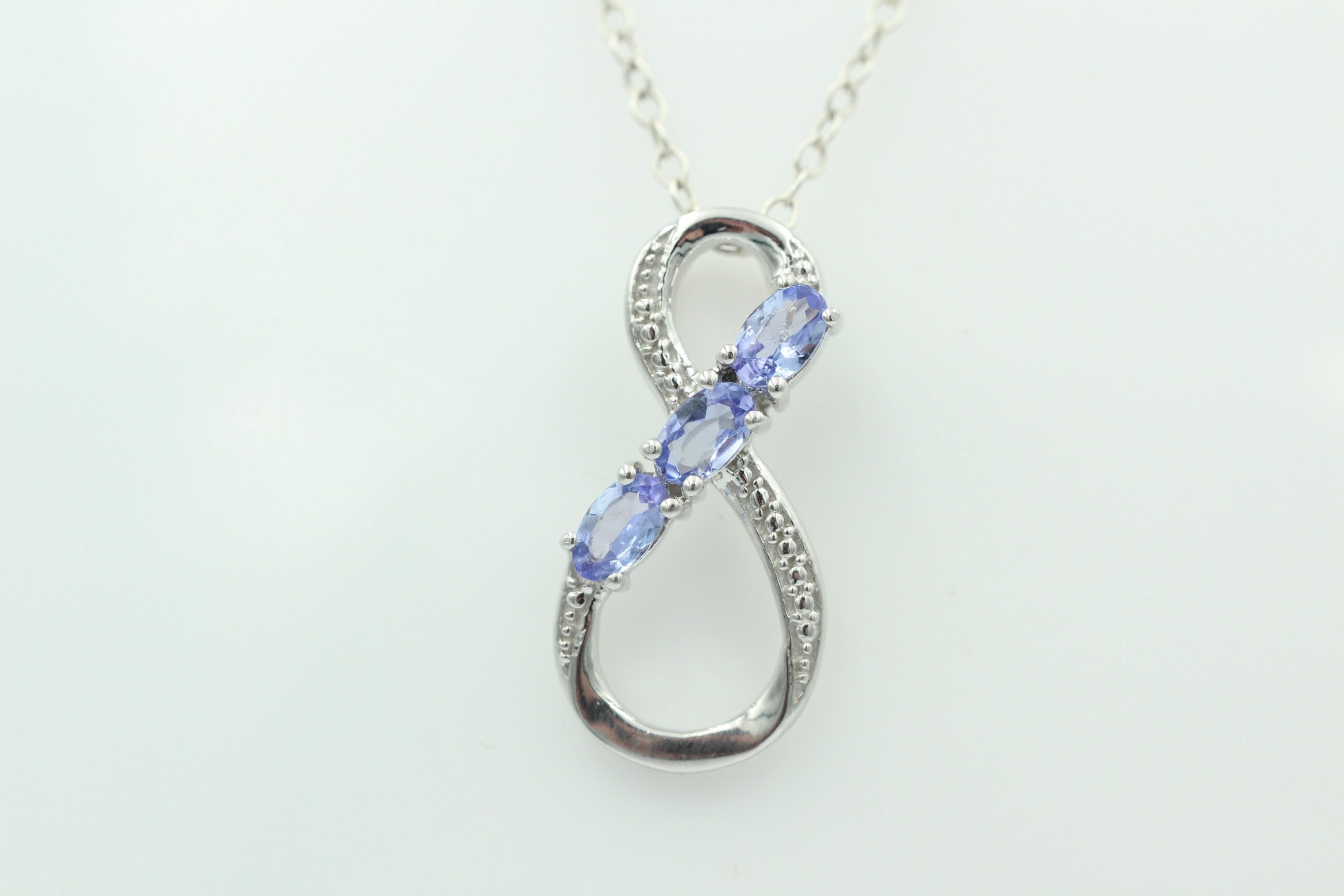 0,72 Carat Tansanit Anhänger Unendlichkeit 925 Silber  Infinity Tansanit aus Afrika
