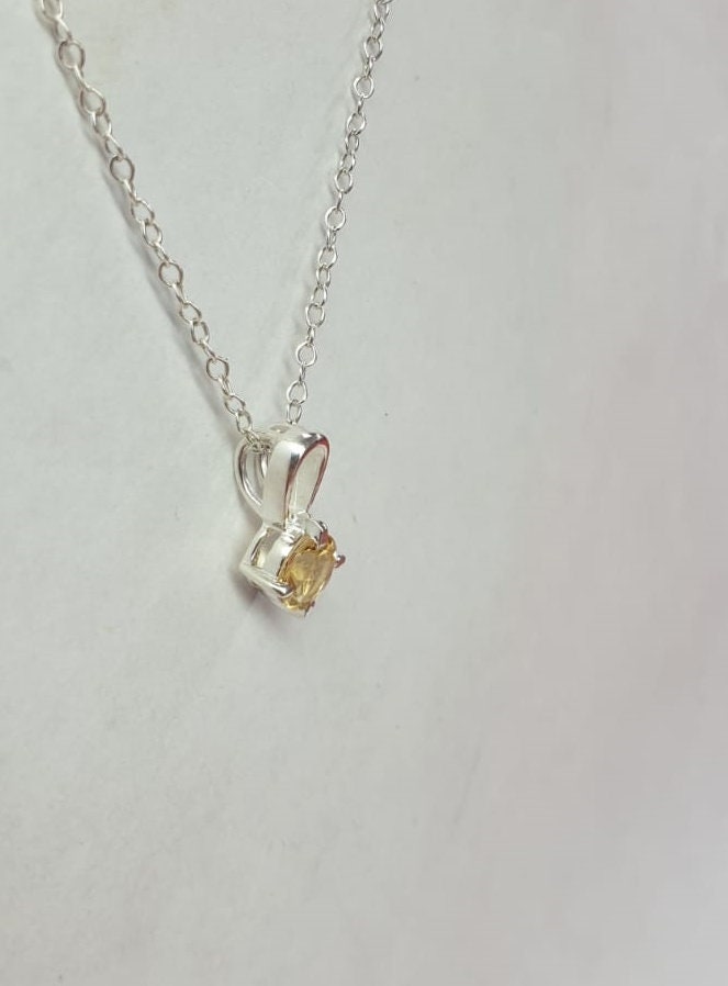Edler 0,36 Carat Citrin Anhanger 925 Silber Collier Kette hellgelber Edelstein