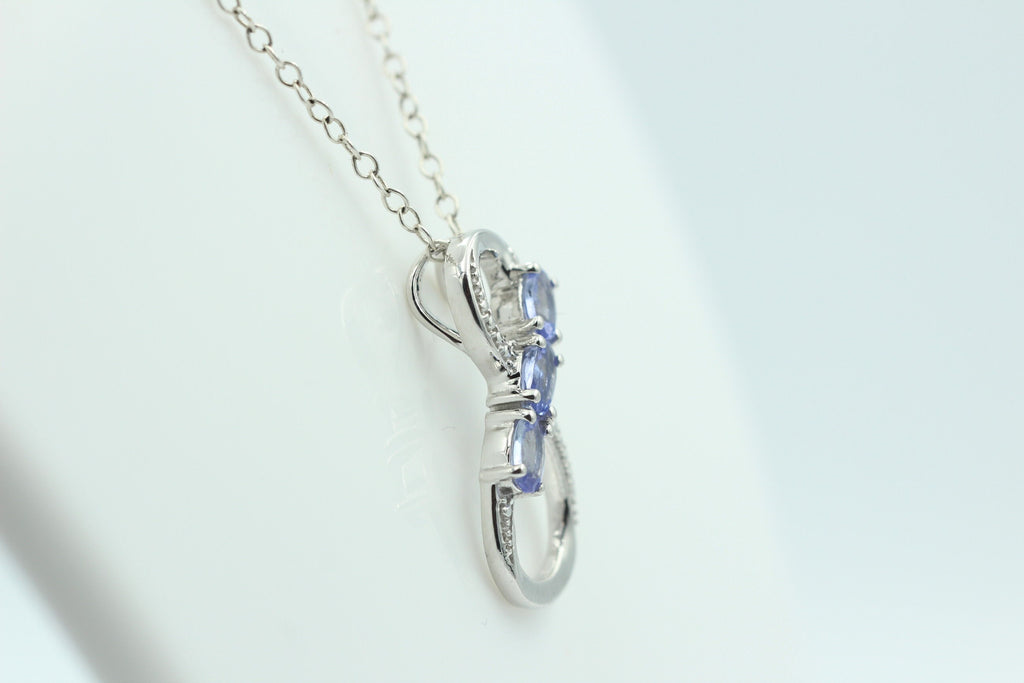 0,72 Carat Tansanit Anhänger Unendlichkeit 925 Silber  Infinity Tansanit aus Afrika