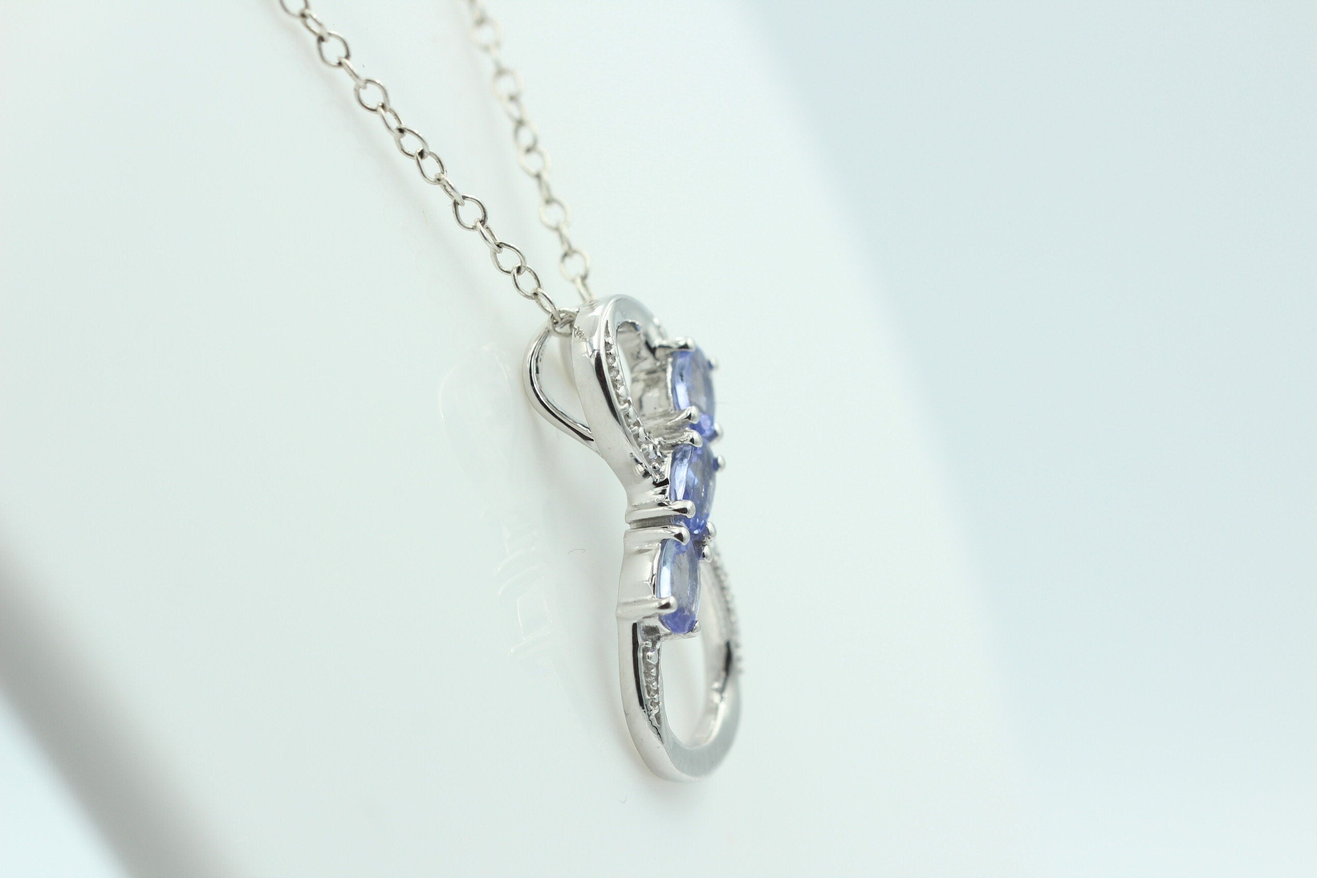 0,72 Carat Tansanit Anhänger Unendlichkeit 925 Silber  Infinity Tansanit aus Afrika