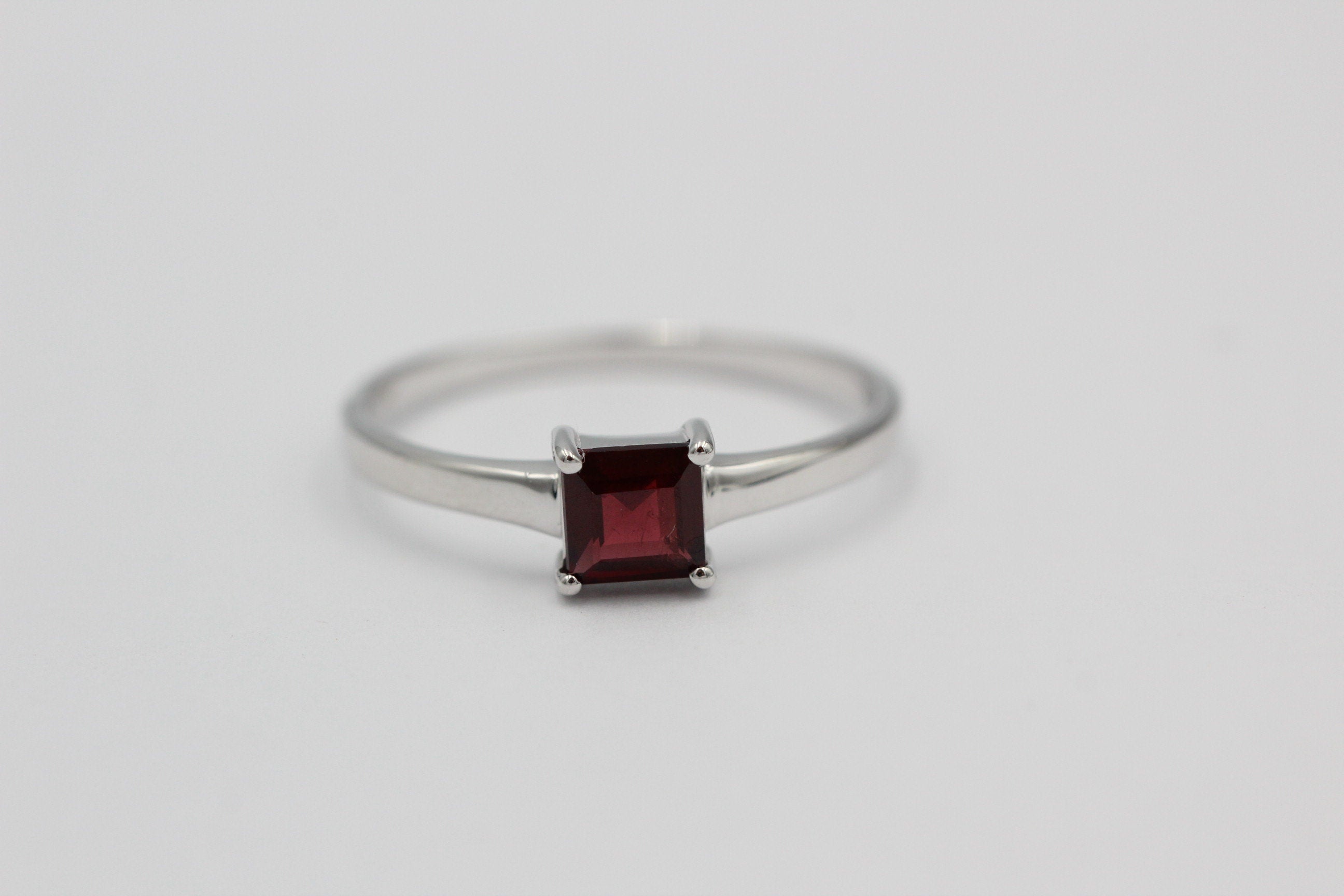 Edler 1,15 Carat Granat Ring 925 Silber Fingerring blutrot Grosse  7 / 15 / 45