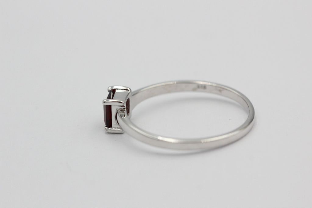 Edler 1,15 Carat Granat Ring 925 Silber Fingerring blutrot Grosse  7 / 15 / 45