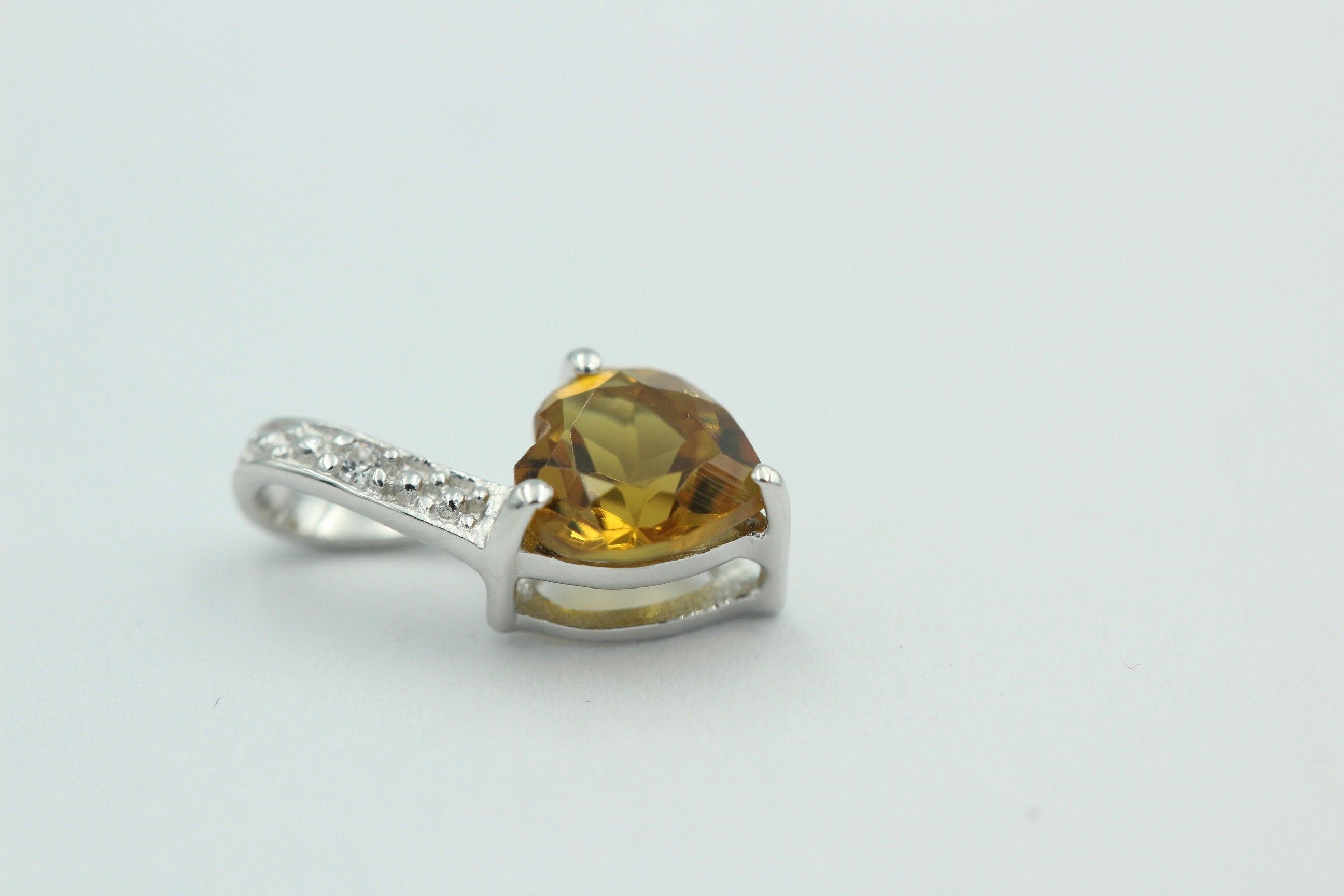 0,56 Carat nano Zultanit Herz Anhänger 925 Silber Collier Kette Zultanit Top