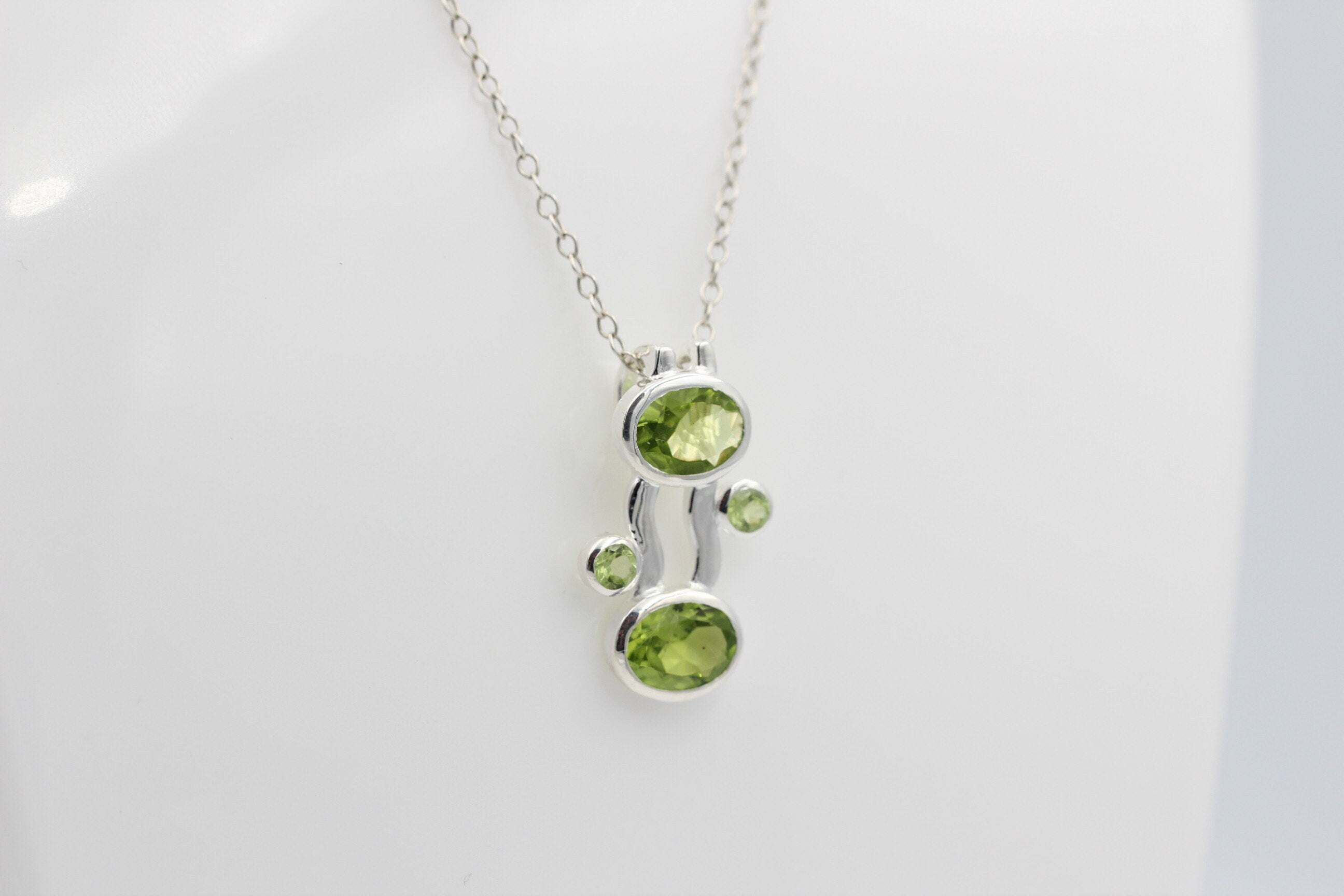 Designer 5,0 Carat Peridot Anhange Olivin Designschmuck Top maigrüner Edelstein