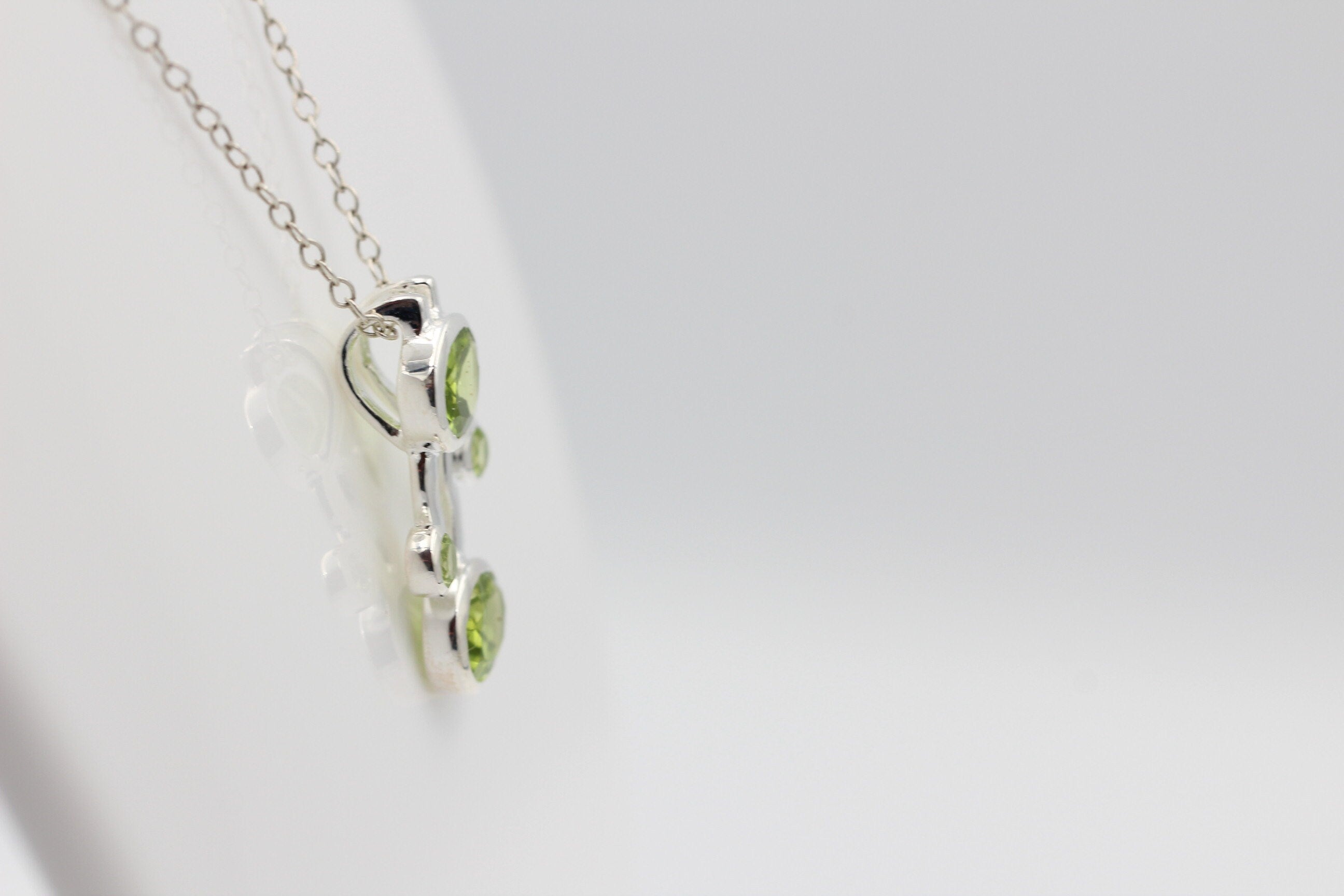 Designer 5,0 Carat Peridot Anhange Olivin Designschmuck Top maigrüner Edelstein