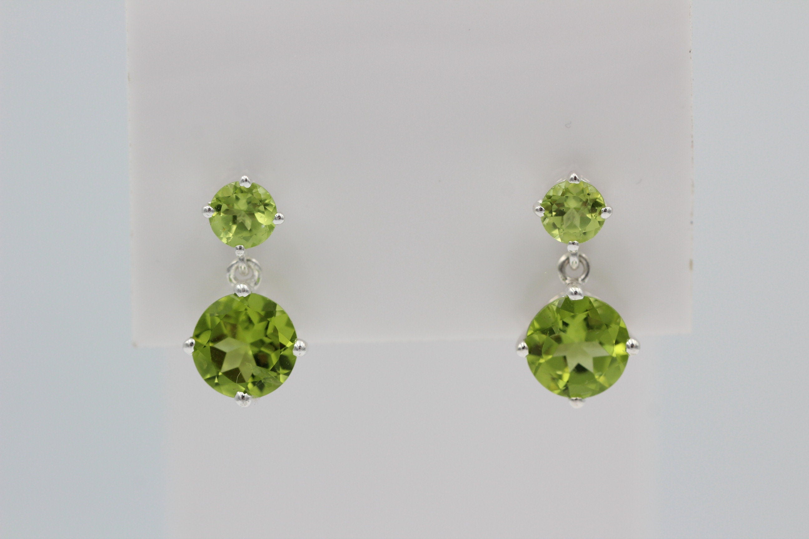 Edle 2,4 Carat Peridot Ohrstecker 925 Silber Ohrschmuck Edelstein Olivin Top