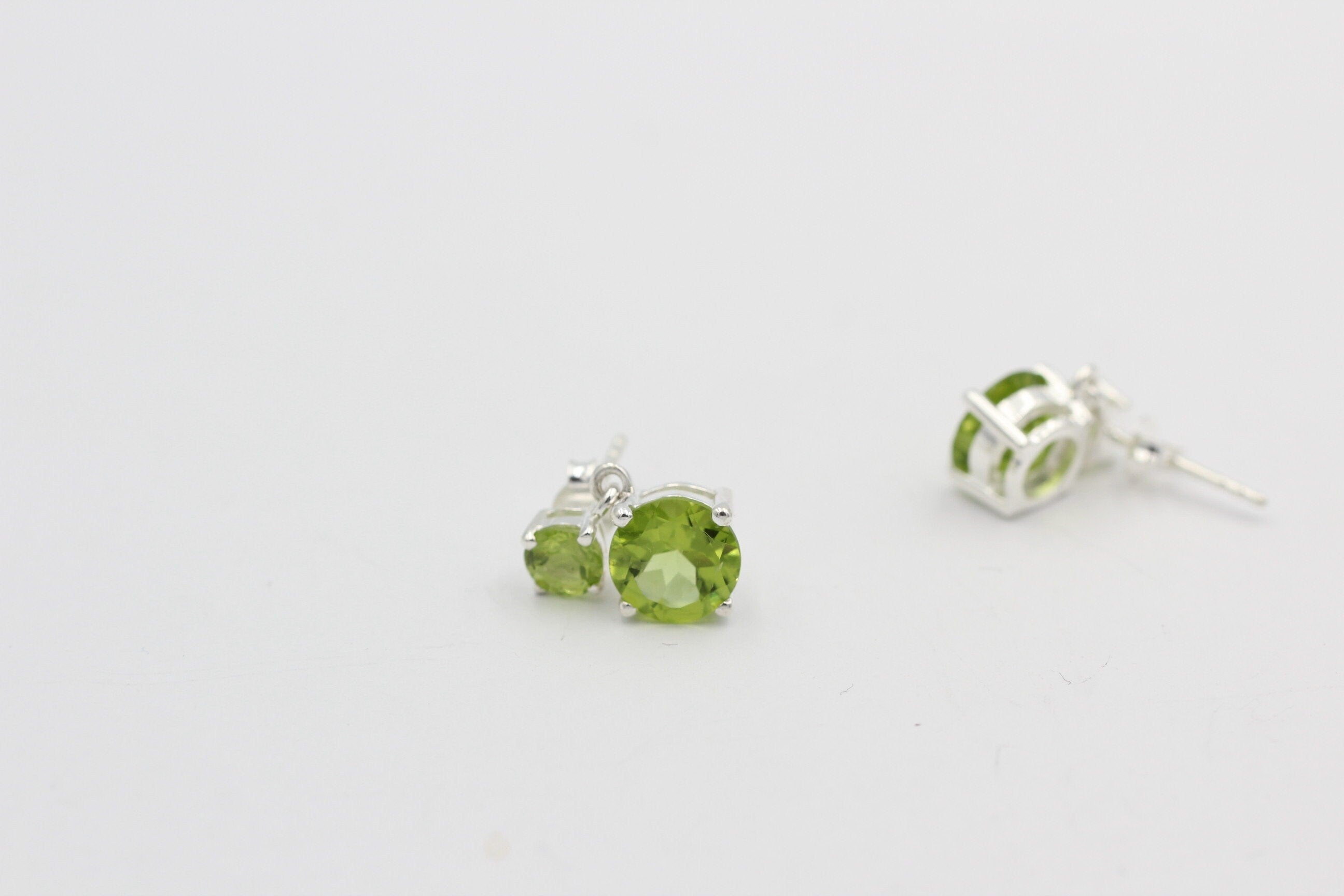 Edle 2,4 Carat Peridot Ohrstecker 925 Silber Ohrschmuck Edelstein Olivin Top