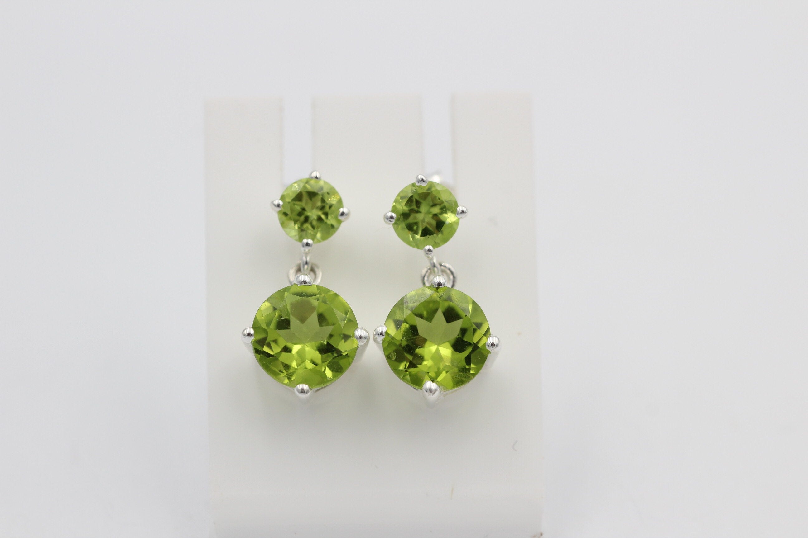 Edle 2,4 Carat Peridot Ohrstecker 925 Silber Ohrschmuck Edelstein Olivin Top
