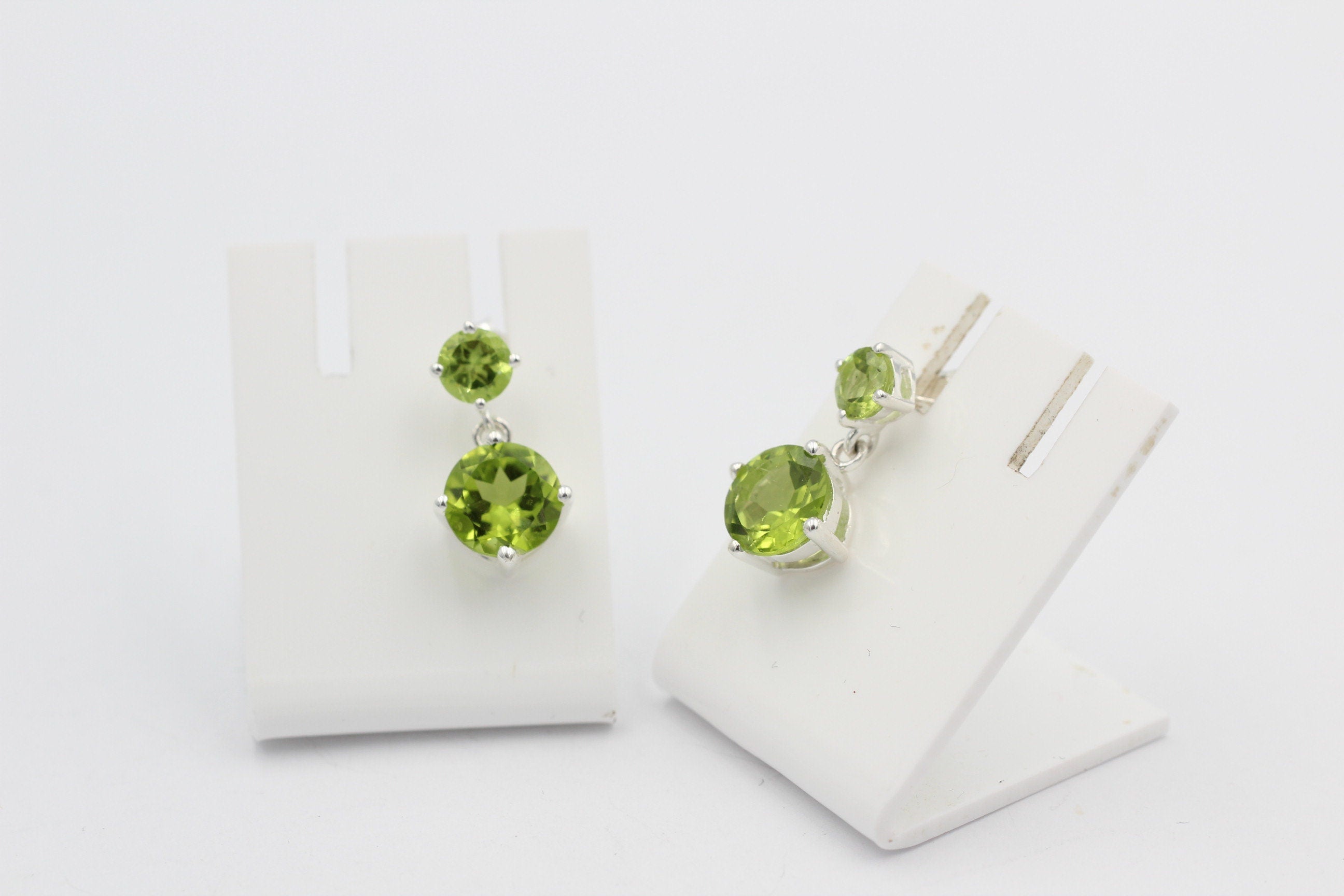 Edle 2,4 Carat Peridot Ohrstecker 925 Silber Ohrschmuck Edelstein Olivin Top