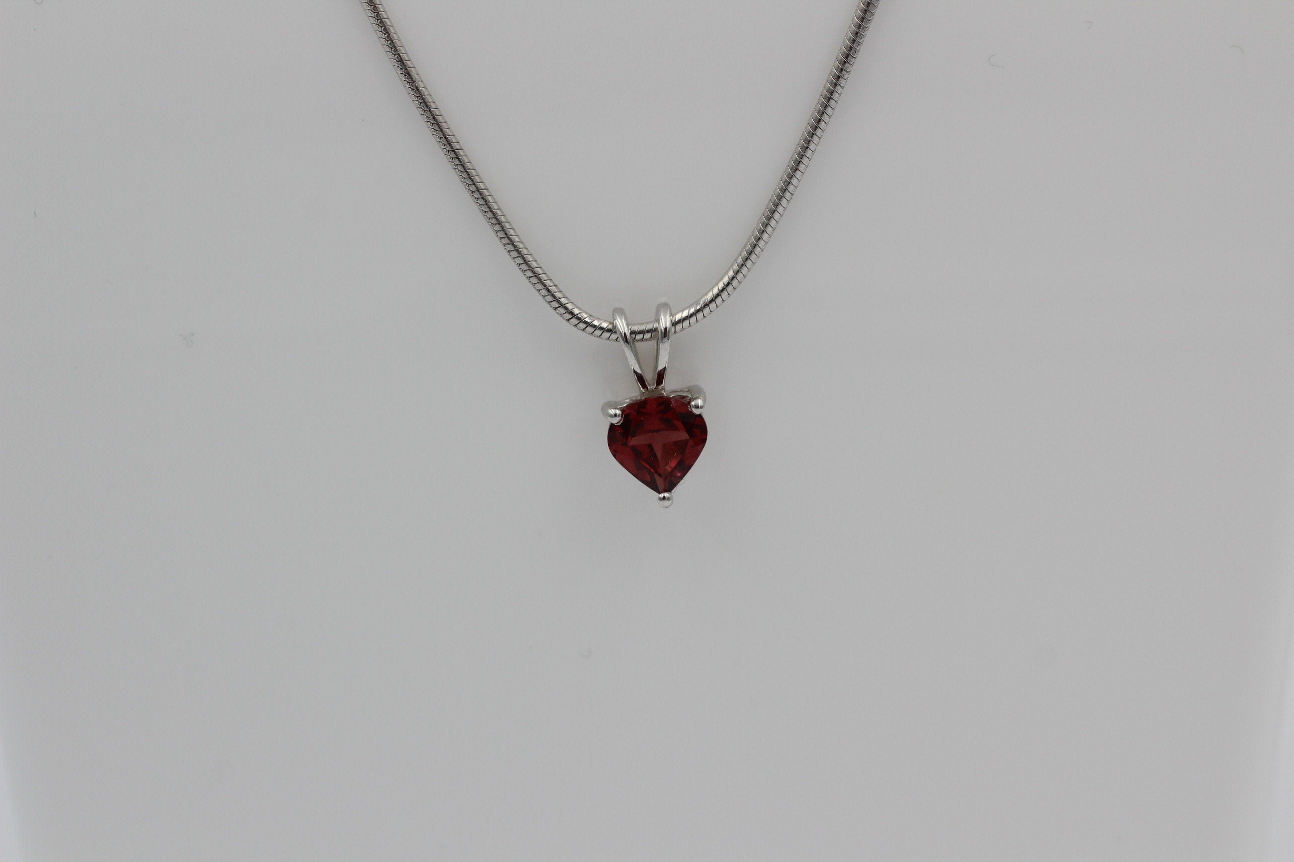 Edler 1,2 Carat Granat Anhänger 925 Silber Collier Kette  Schmuck Blutrot