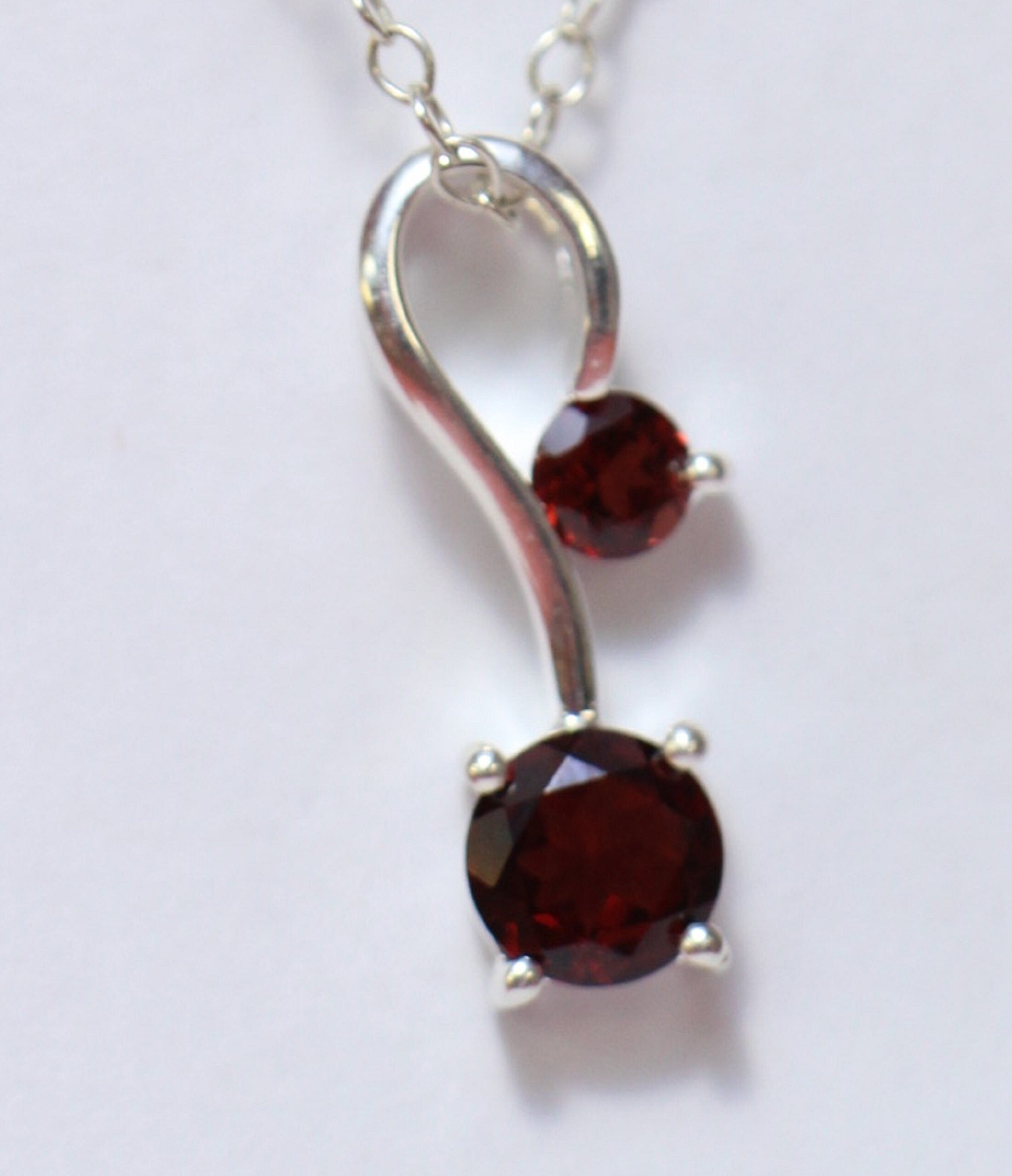 Edler 0,7 Cara Granat Anhanger 925 Silber Collier Kette blutroter Granat