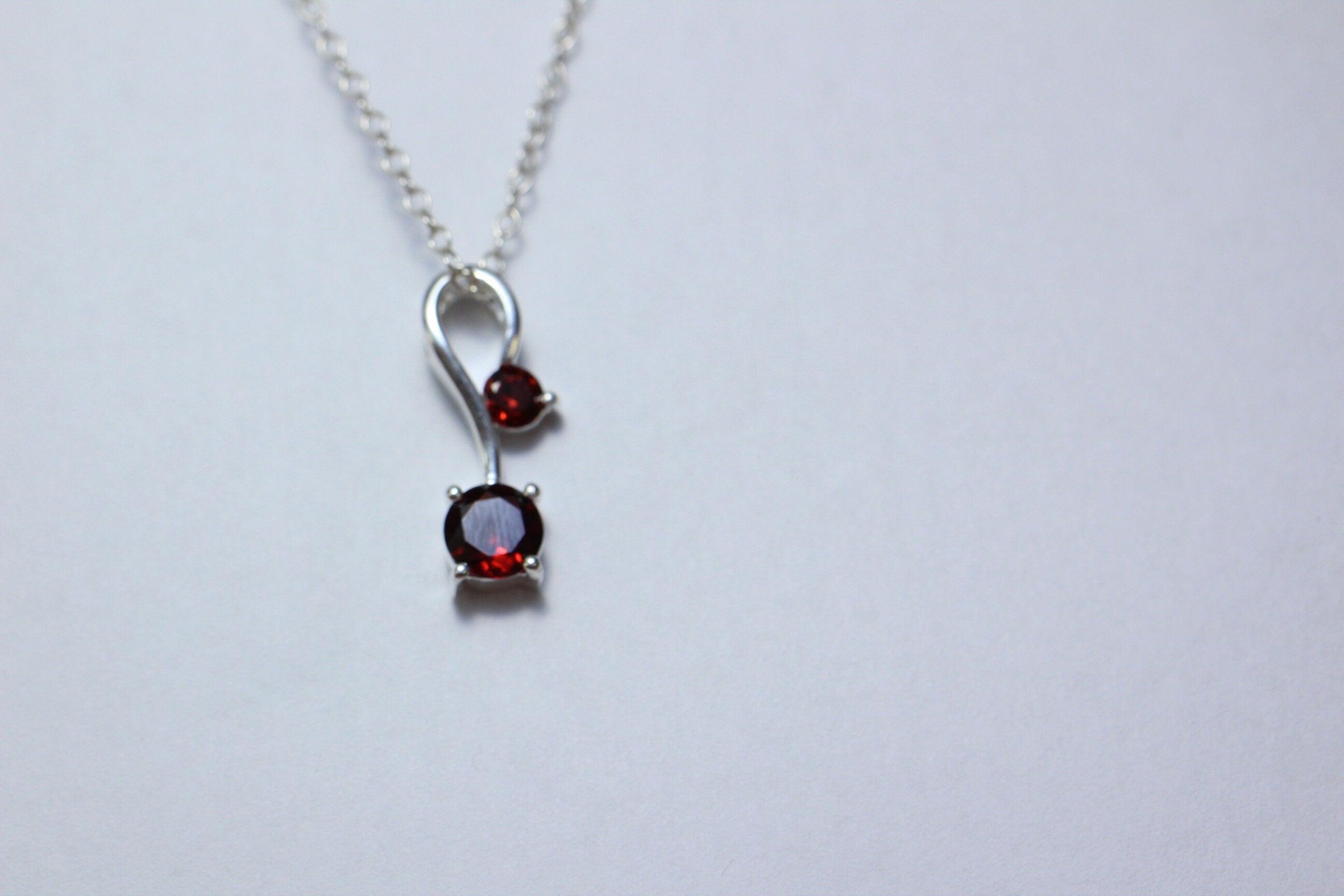 Edler 0,7 Cara Granat Anhanger 925 Silber Collier Kette blutroter Granat