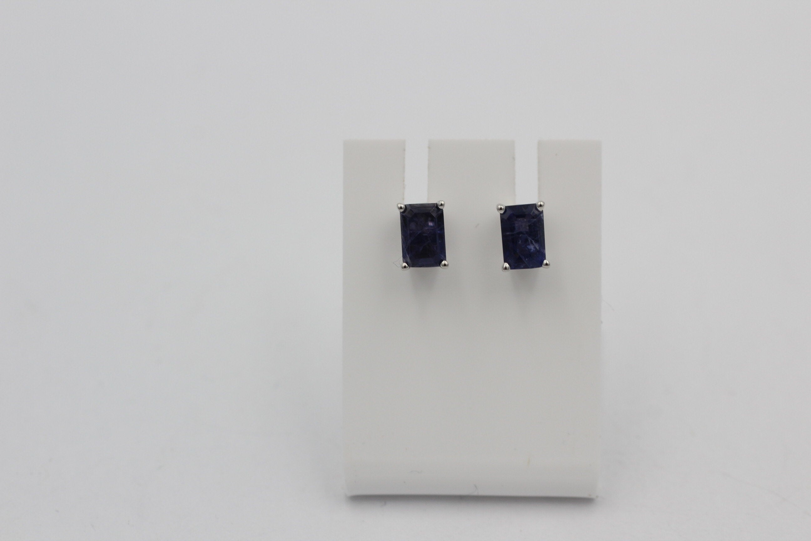 Edle 1,25 Carat Ioltih Ohrstecker 925 Silber Wassersaphir Luchssaphir Edelstein