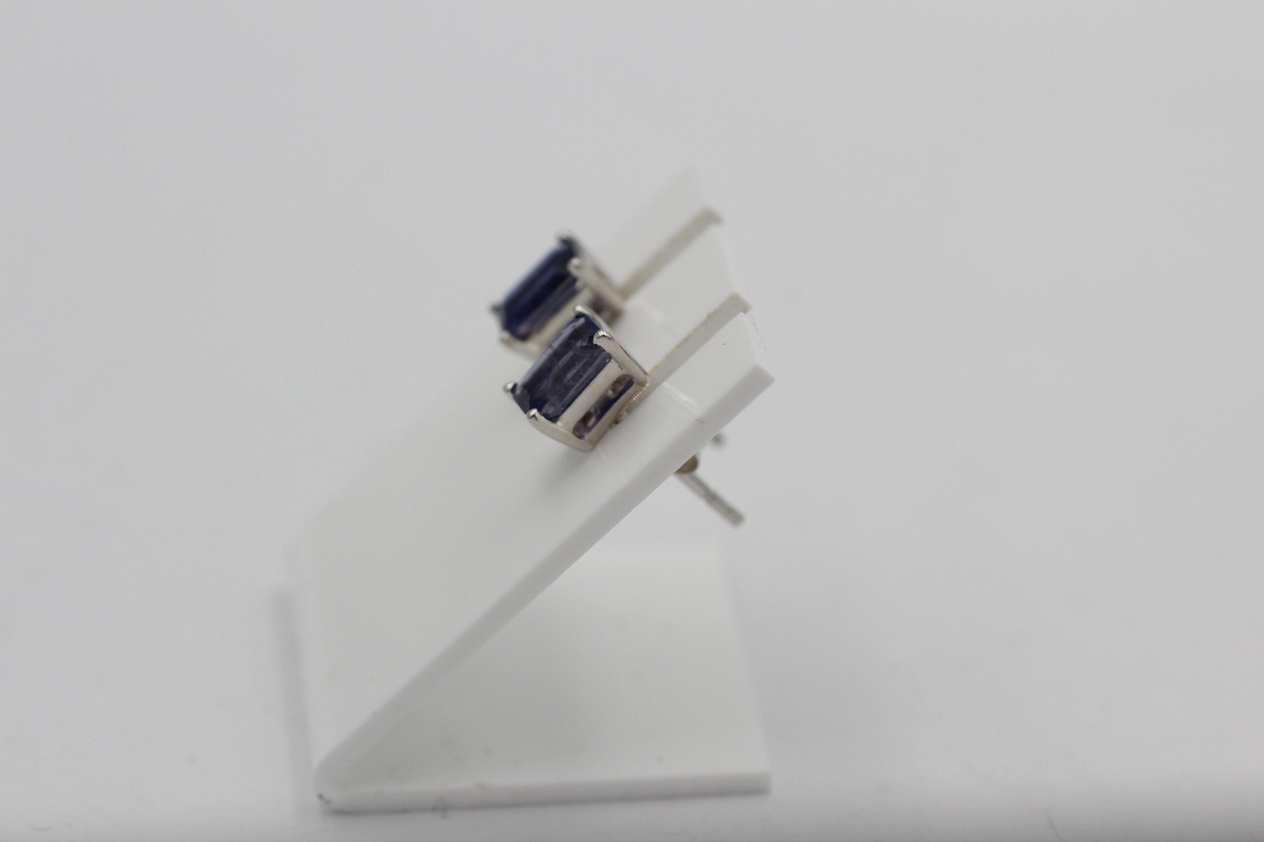 Edle 1,25 Carat Ioltih Ohrstecker 925 Silber Wassersaphir Luchssaphir Edelstein