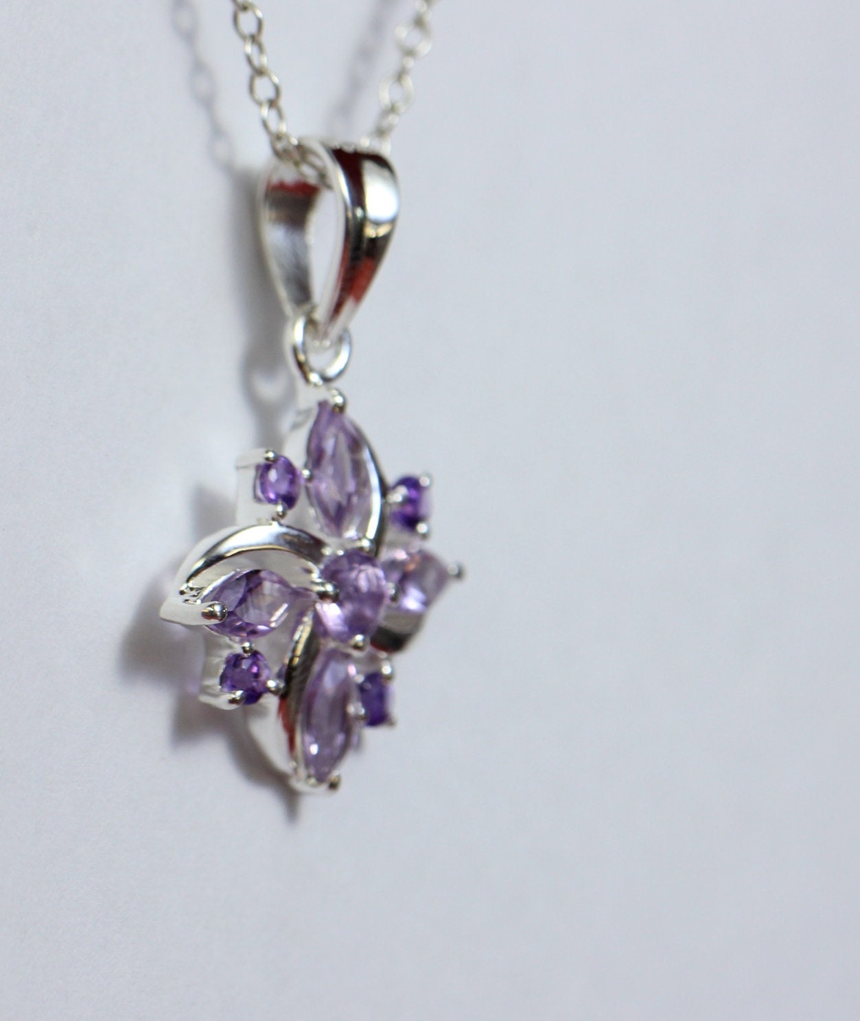 Edler 0,8 Carat Amethyst Anhanger 925 Silber Collier Kette  Anhanger violett