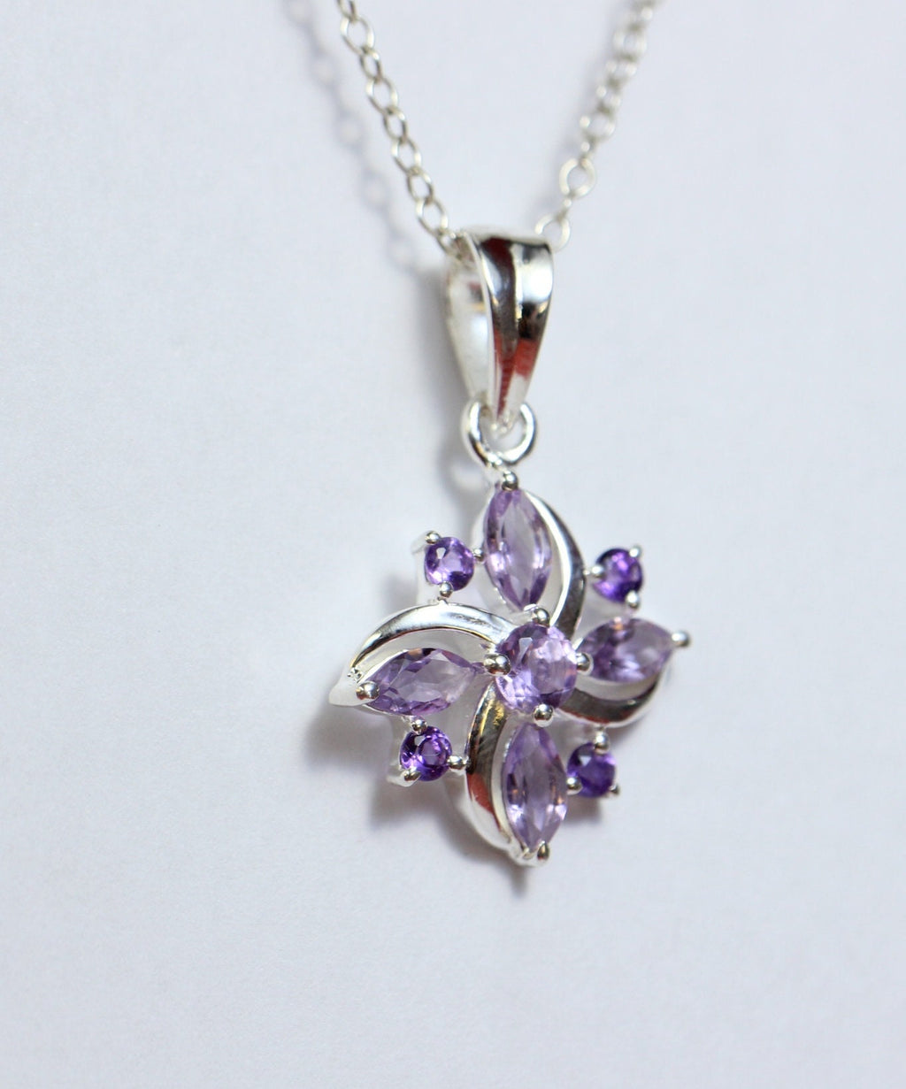 Edler 0,8 Carat Amethyst Anhanger 925 Silber Collier Kette  Anhanger violett