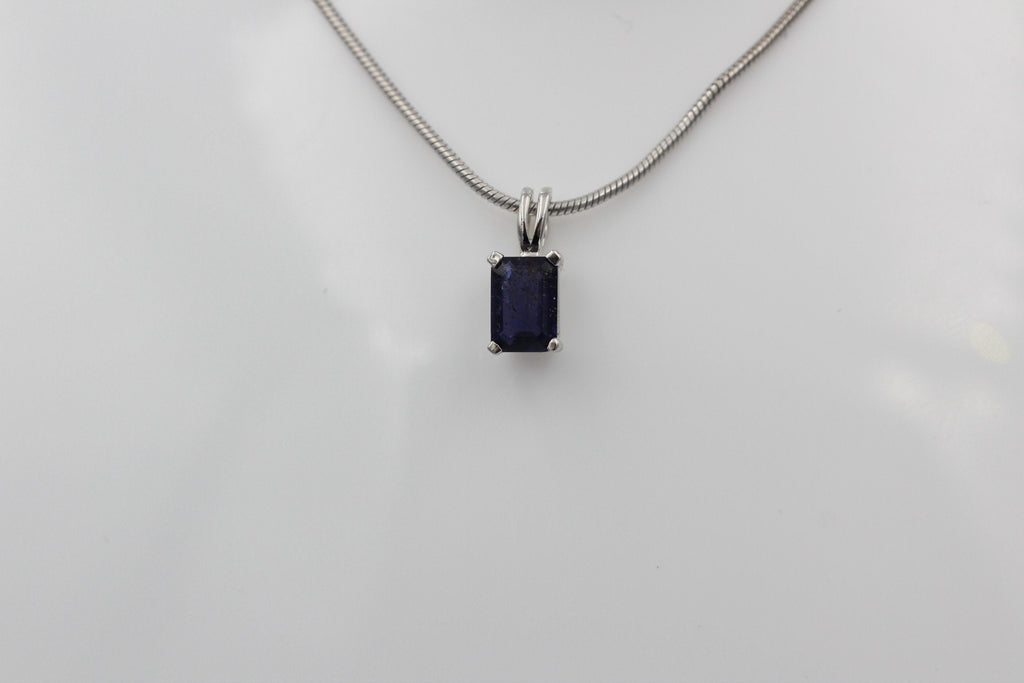 Edler 1,0 Carat Iolith Anhänger 925 Silber Baguett Wassersaphir