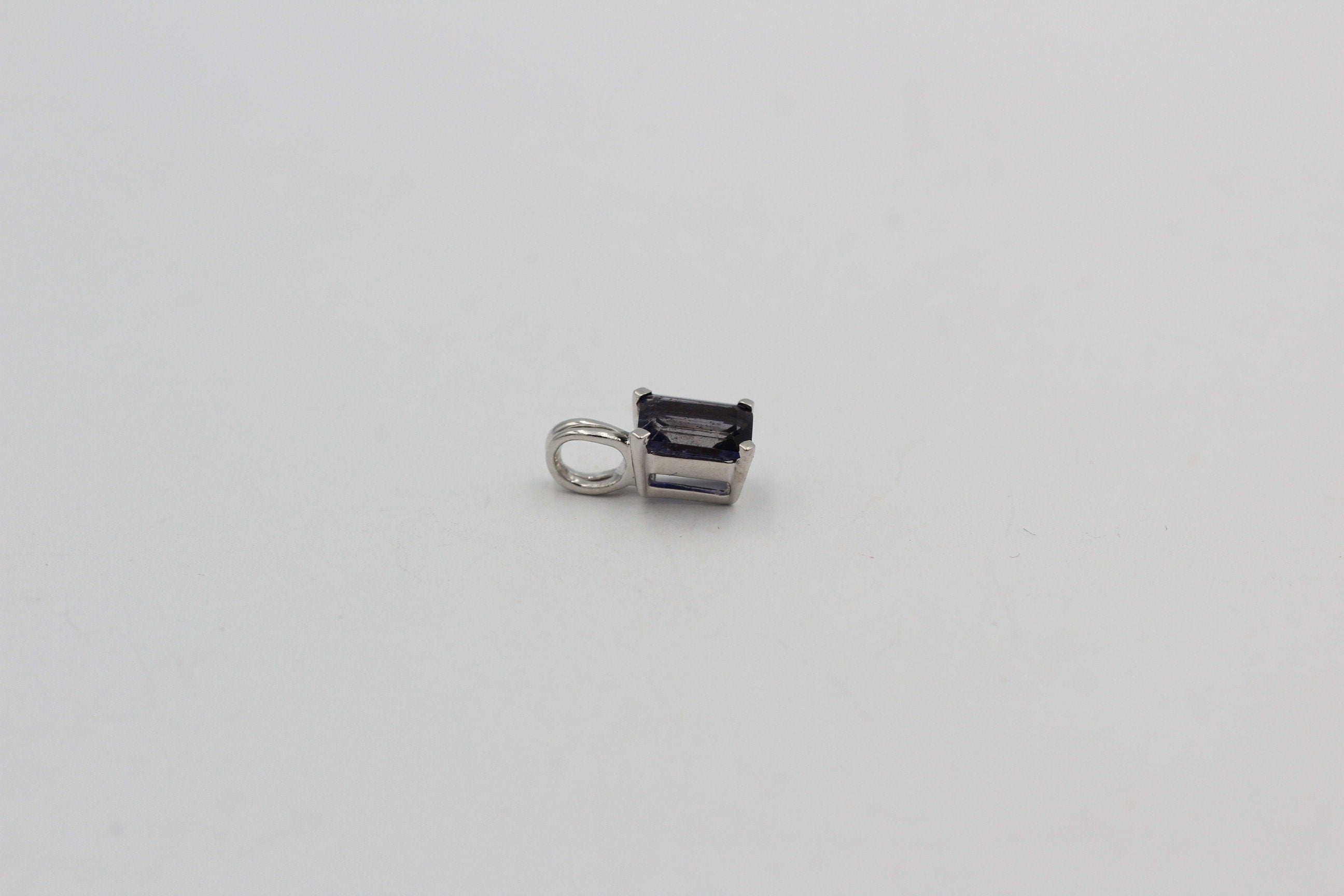 Edler 1,0 Carat Iolith Anhänger 925 Silber Baguett Wassersaphir