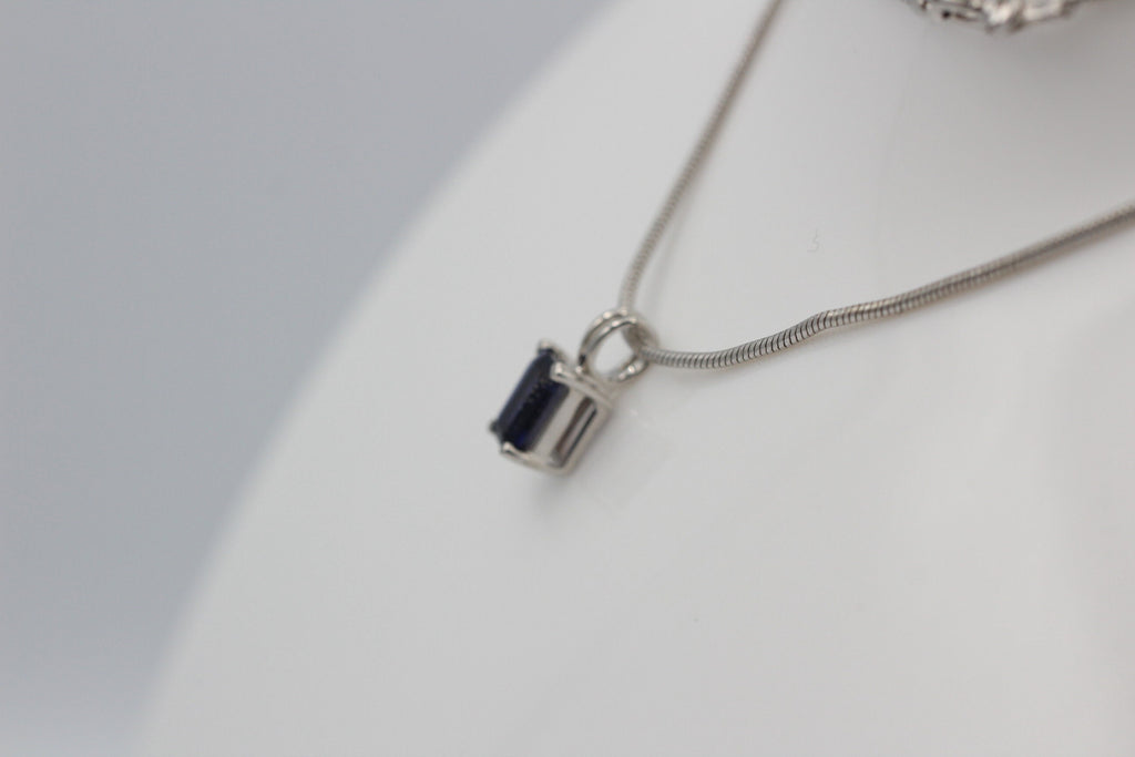 Edler 1,0 Carat Iolith Anhänger 925 Silber Baguett Wassersaphir