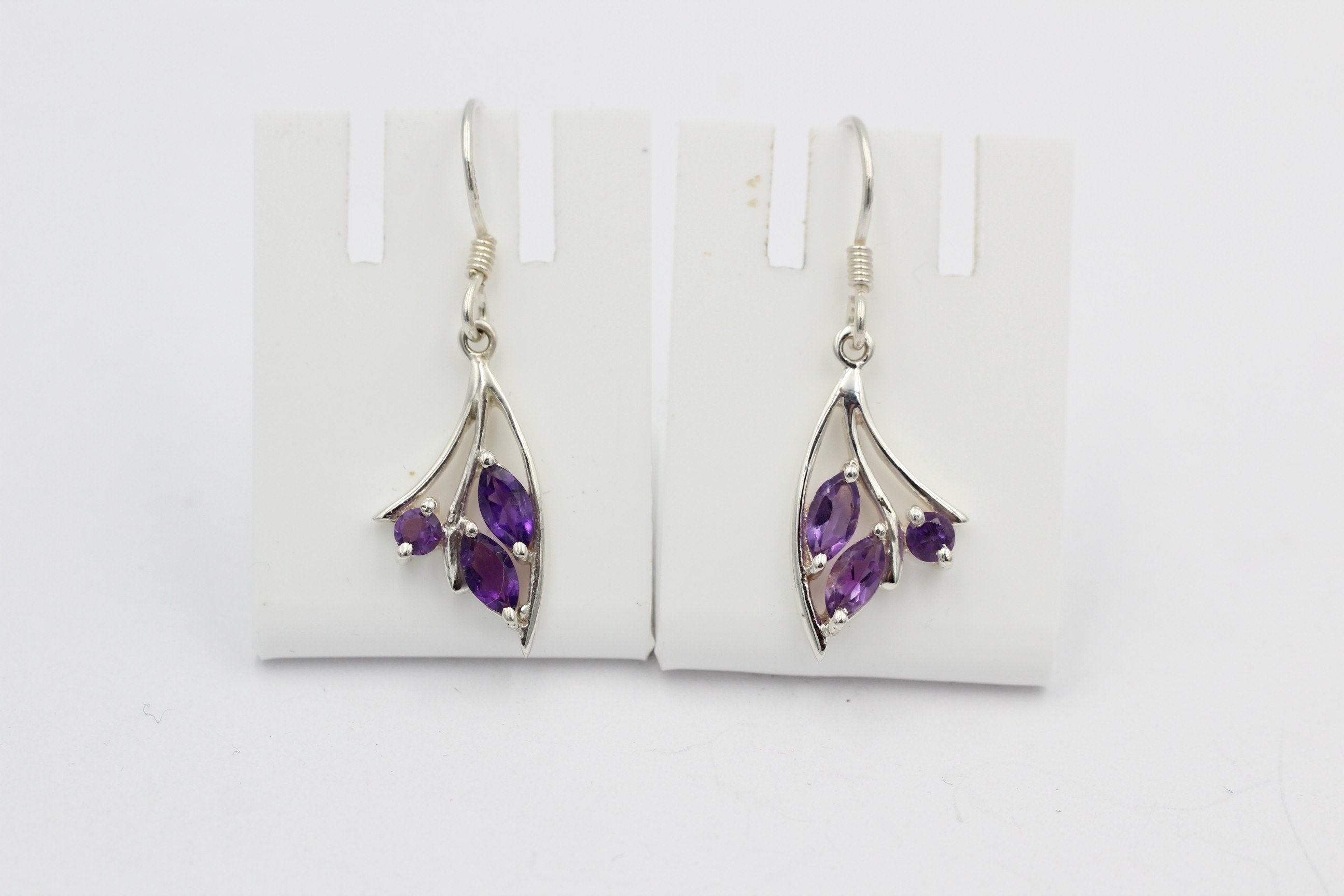 Edle 0,74 Carat Amethyst Ohrhänger 925 Silber violetter Edelstein Amethysschmuck