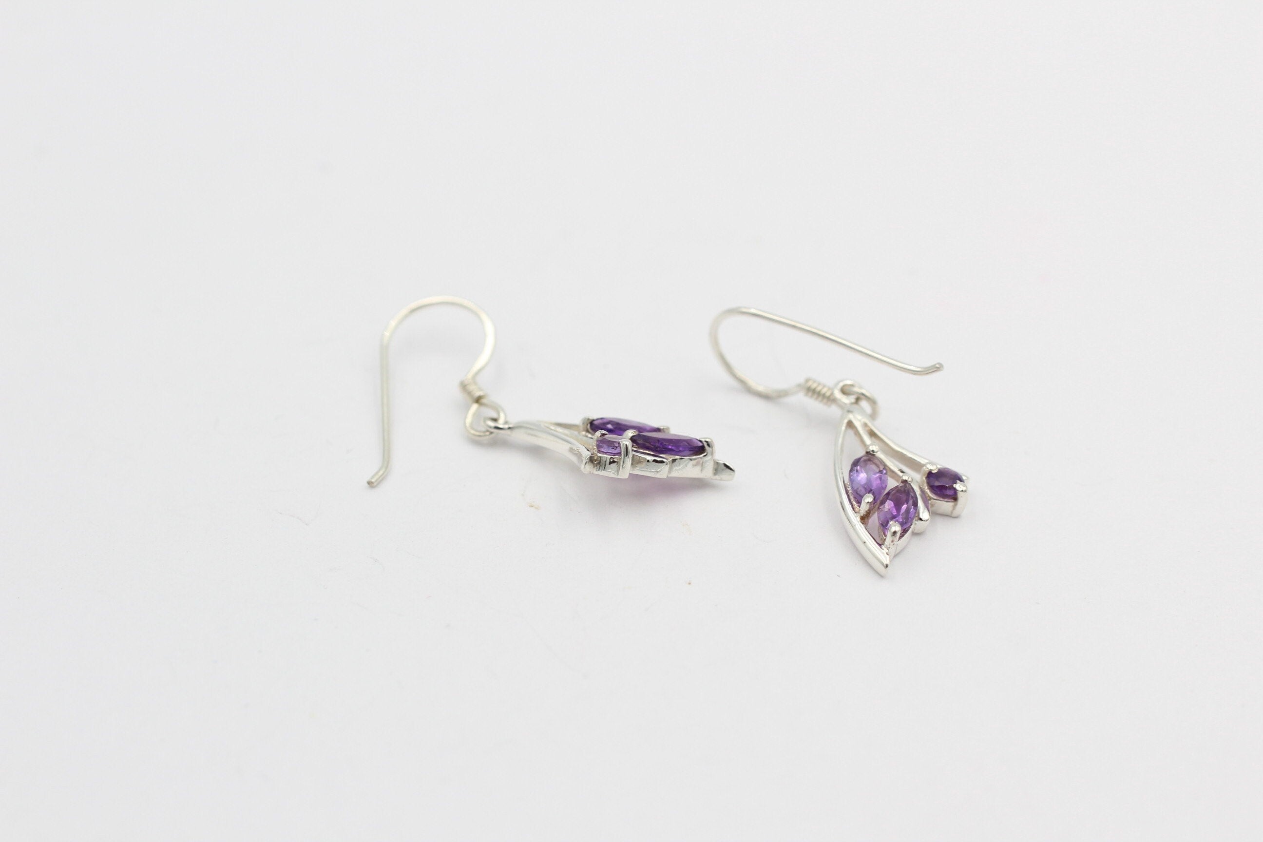 Edle 0,74 Carat Amethyst Ohrhänger 925 Silber violetter Edelstein Amethysschmuck