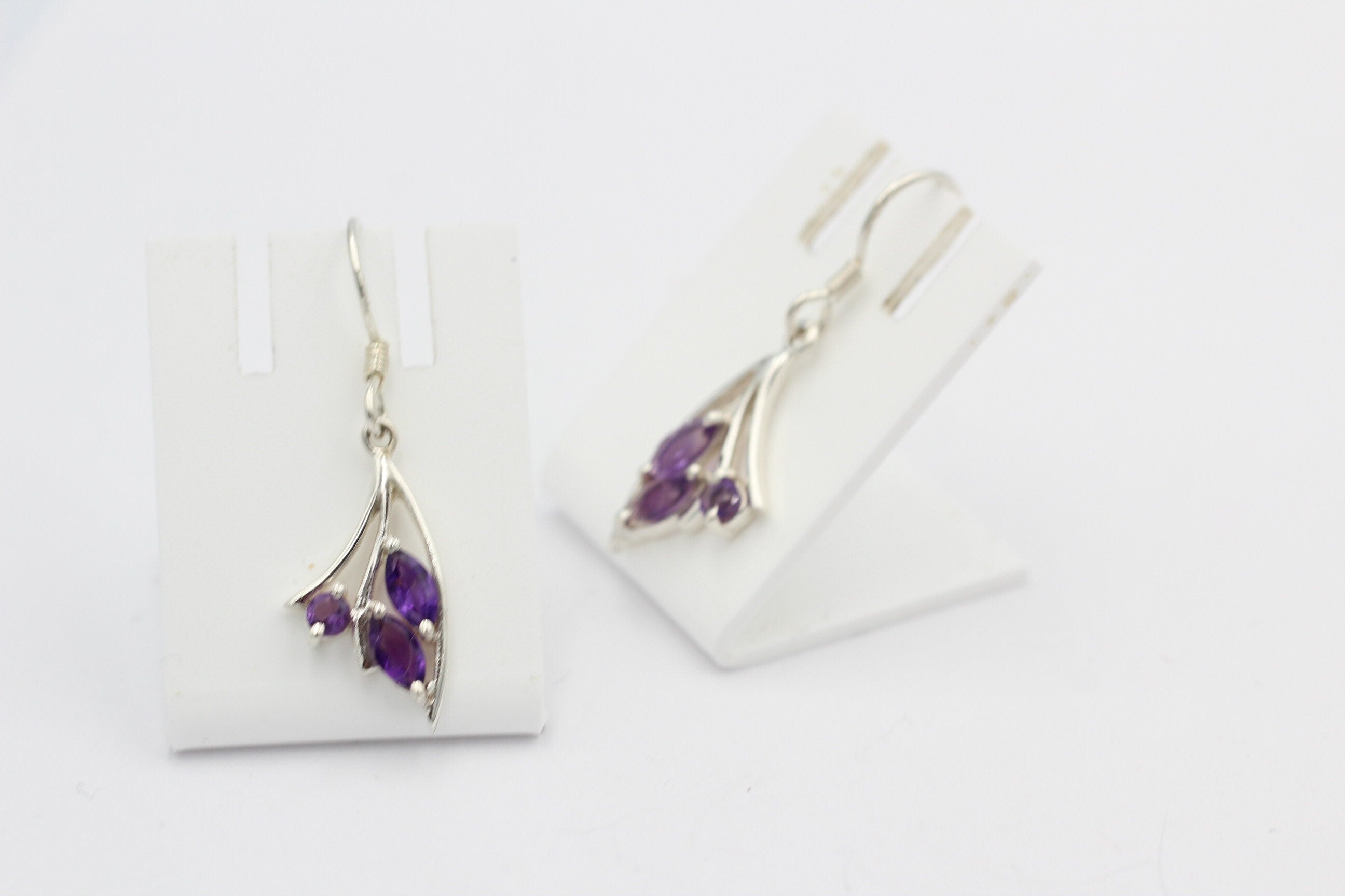 Edle 0,74 Carat Amethyst Ohrhänger 925 Silber violetter Edelstein Amethysschmuck