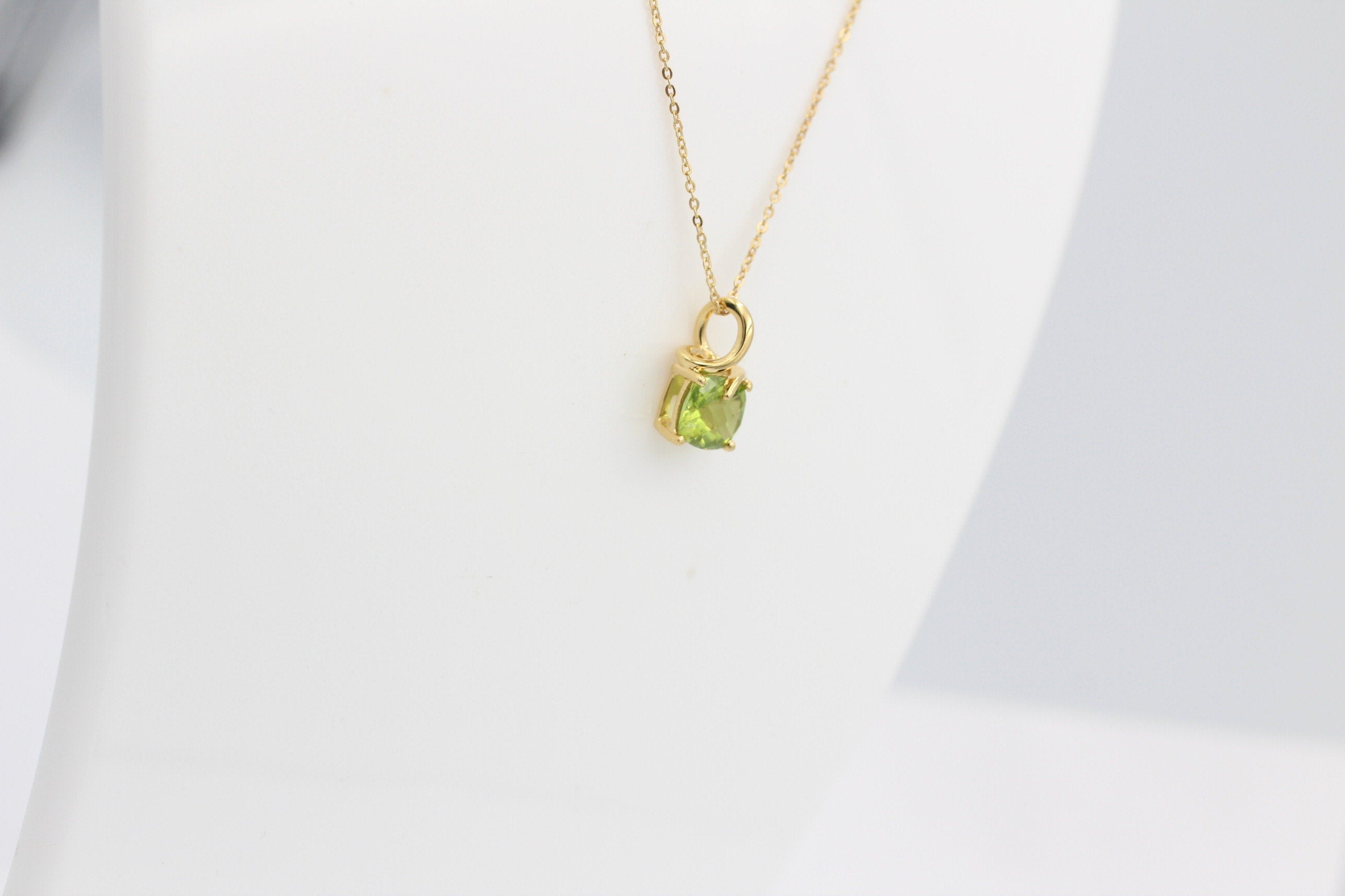 1,5 Carat Peridot Anhänger 925 Silber Collier Kette Checker Maigrüner Edelstein