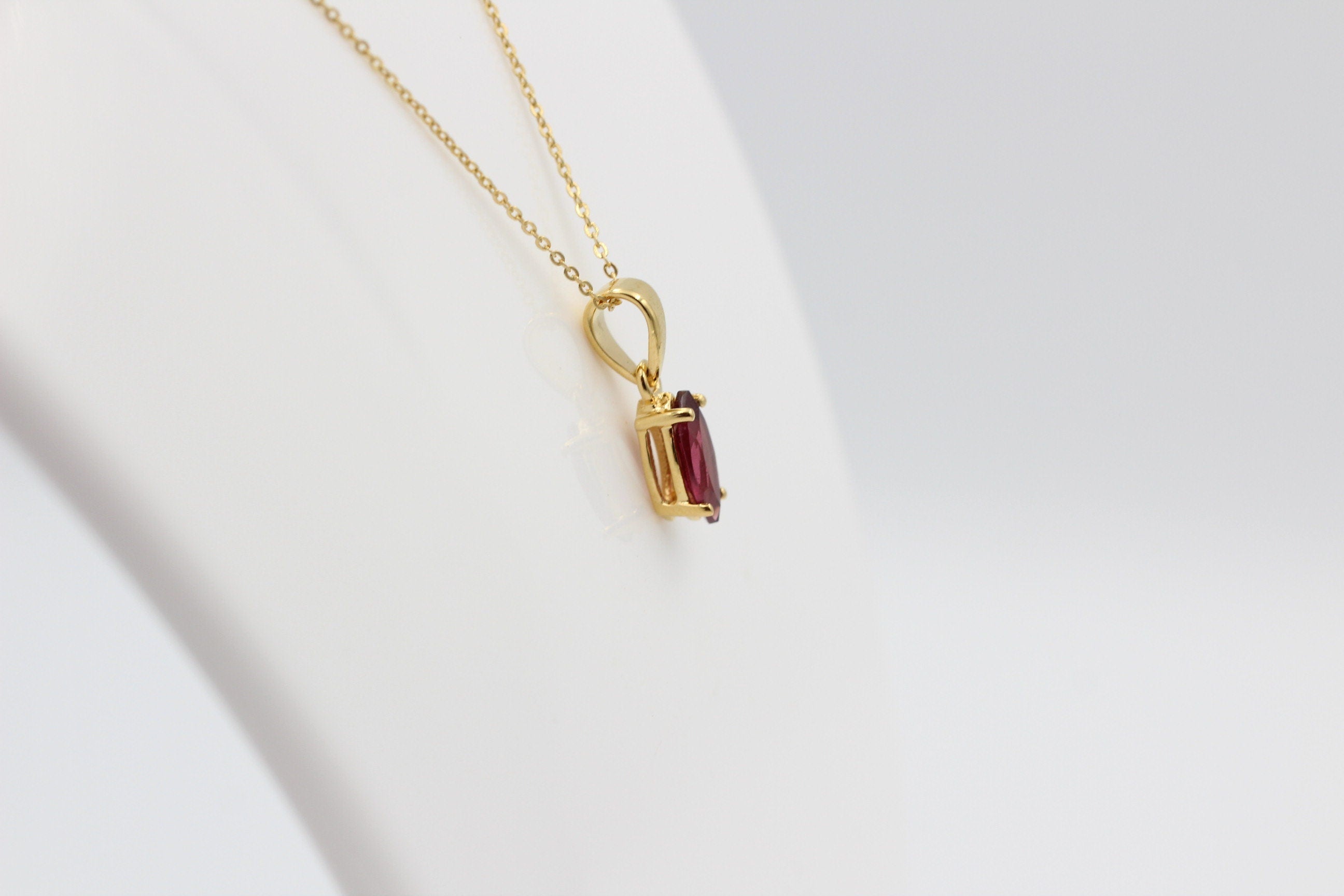 1,15 Carat Granat Anhänger Marquiseschliff 925 Silber Collier Kette vergoldet