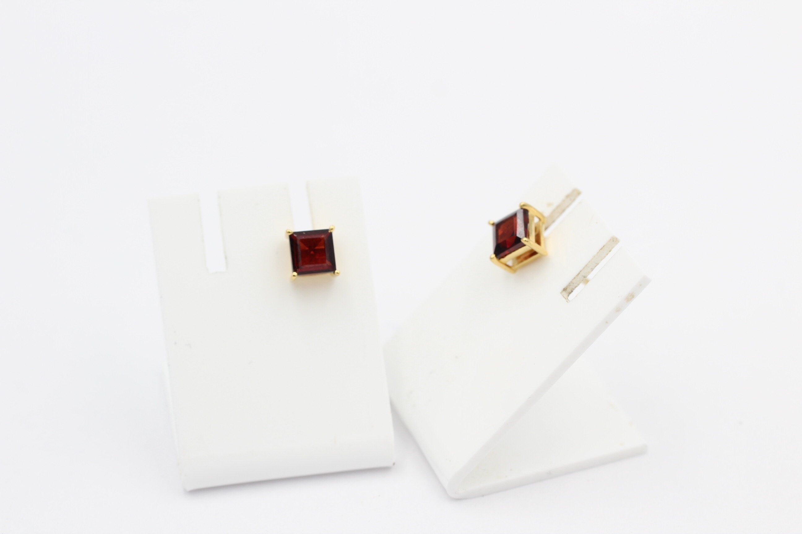 Edle 1,2 Carat Granat Ohrstecker 925 Silber vergoldet Ohrring blutroter Edelstein