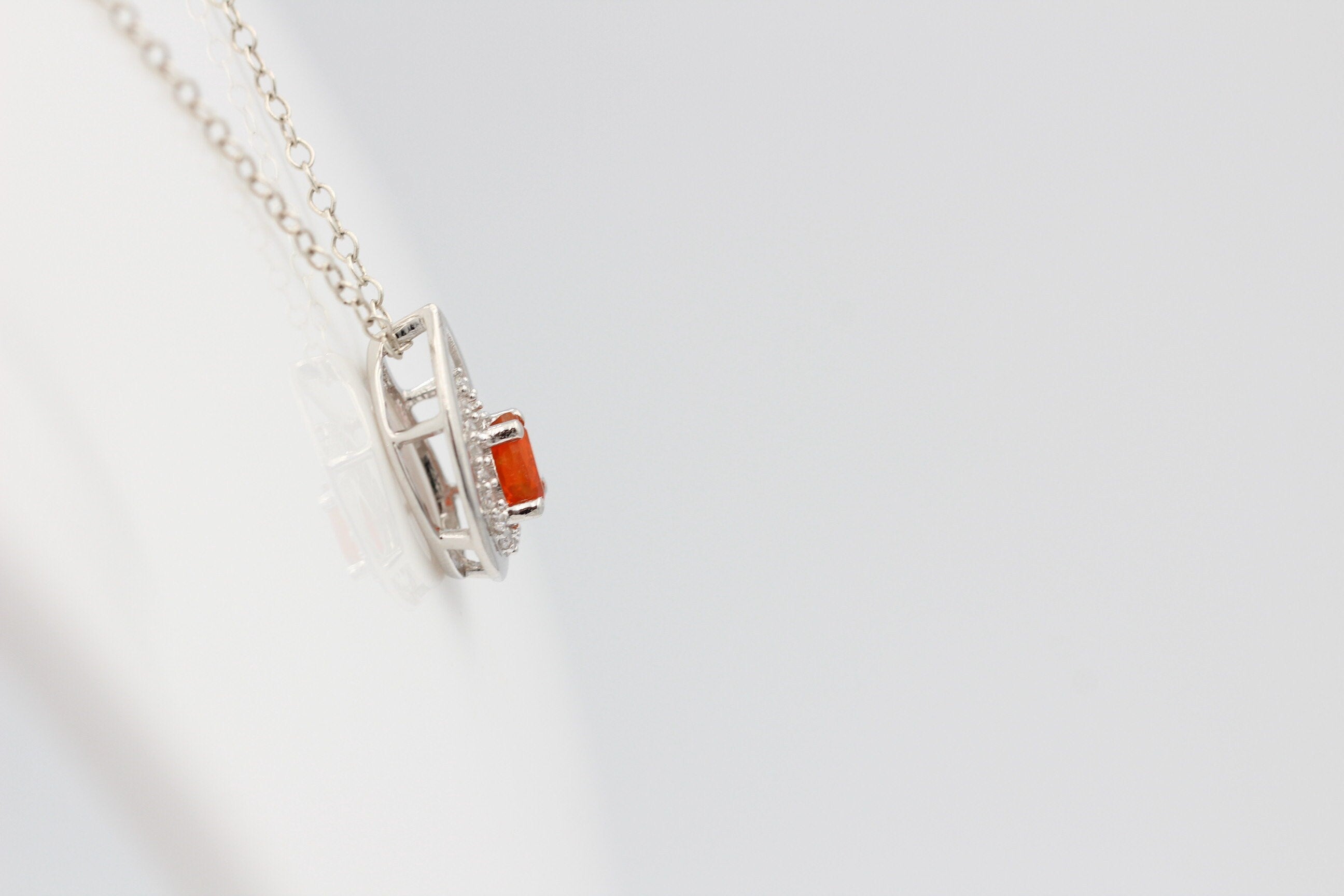 Edler 0,51 Carat orange äthiopischer Opal Anhänger 925 Silber  Welo Opal aus Afrika