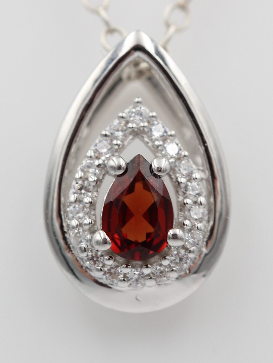 Edler 0,51 Carat Granat Anhänger 925 Silber Collier Kette blutroter Edelstein