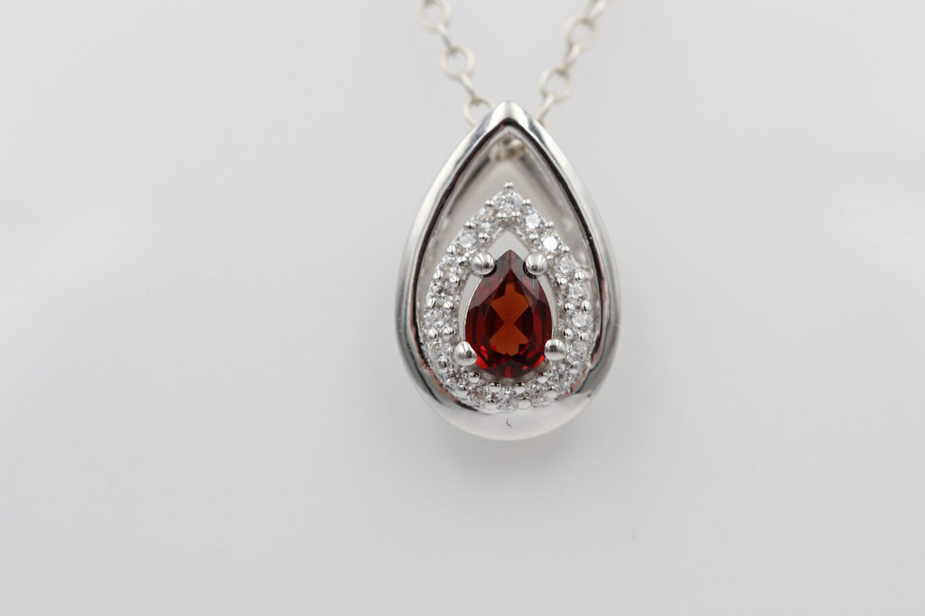 Edler 0,51 Carat Granat Anhänger 925 Silber Collier Kette blutroter Edelstein