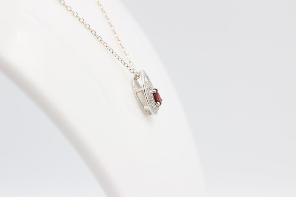 Edler 0,51 Carat Granat Anhänger 925 Silber Collier Kette blutroter Edelstein