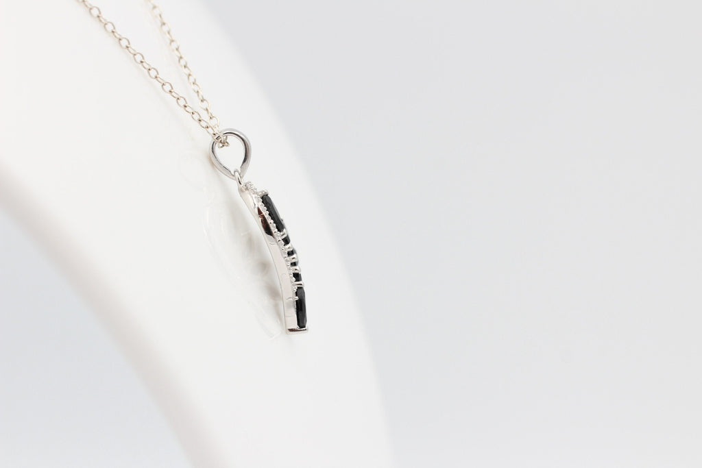 1,26 Carat schwarzer Onyx Anhänger 925 Silber Collier Kette schwarzer Edelstein