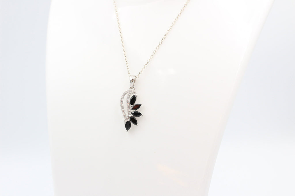 1,26 Carat schwarzer Onyx Anhänger 925 Silber Collier Kette schwarzer Edelstein