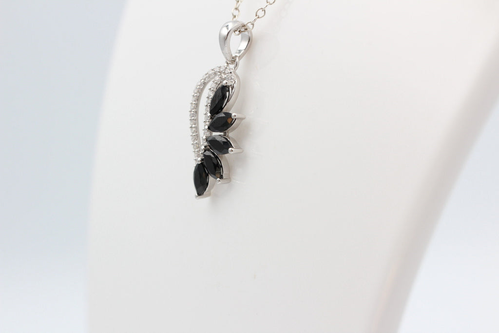 1,26 Carat schwarzer Onyx Anhänger 925 Silber Collier Kette schwarzer Edelstein