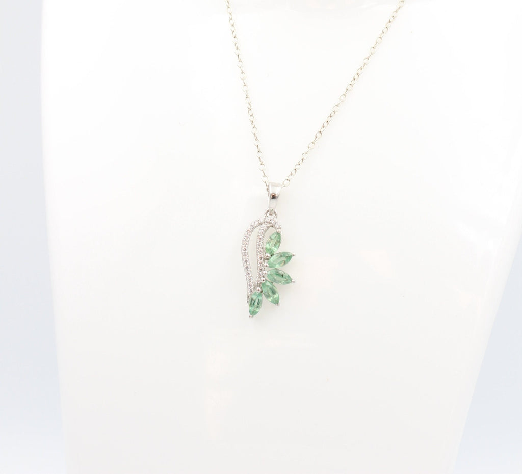 1,26 Carat grüner Kyxanit Anhänger 925 Silber Collier Kette Mintfarbener Kyanit